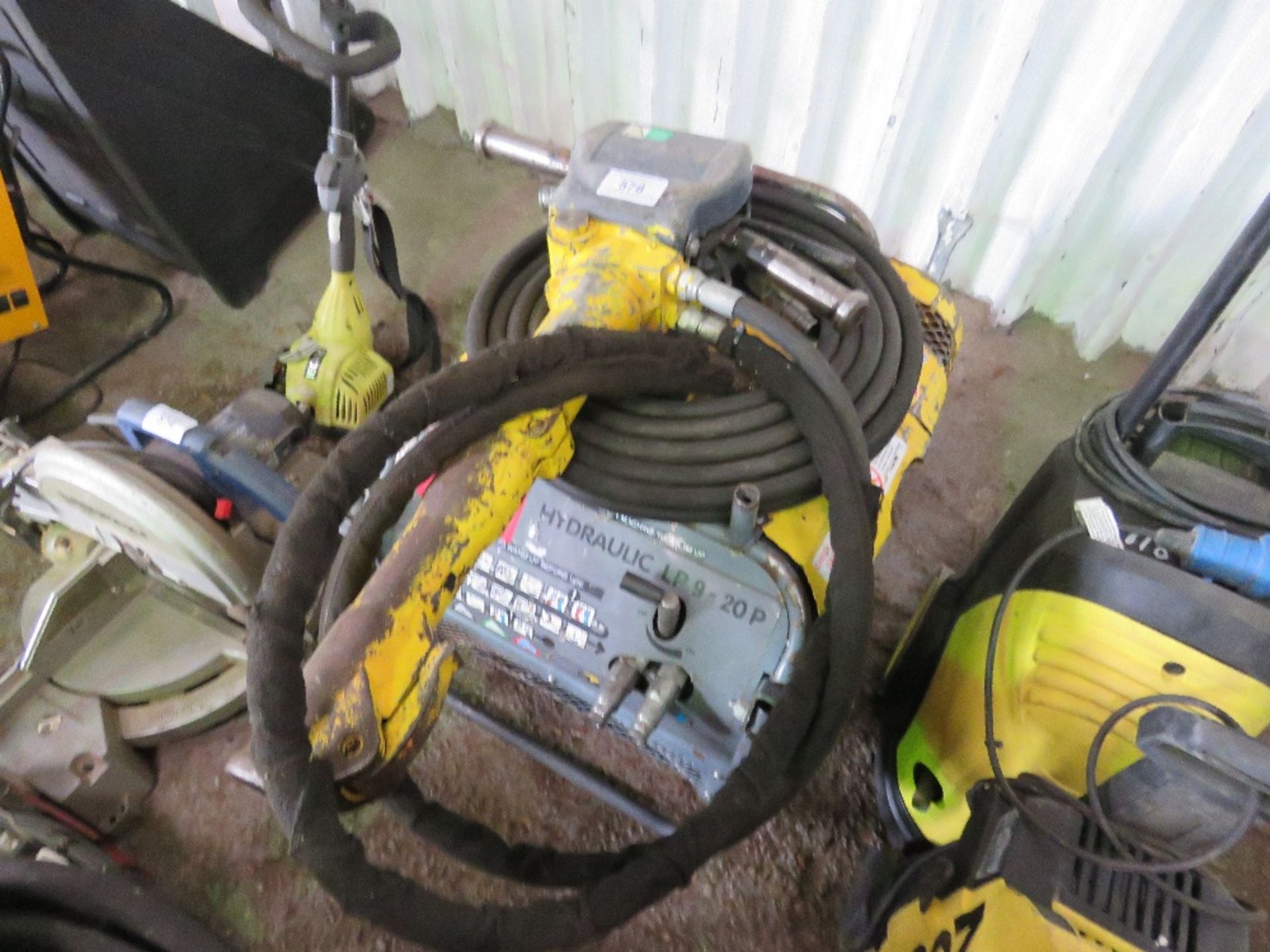 ATLAS COPCO LP9-20P HYDRAULIC BREAKER PACK WITH HOSE AND GUN. - Image 2 of 3