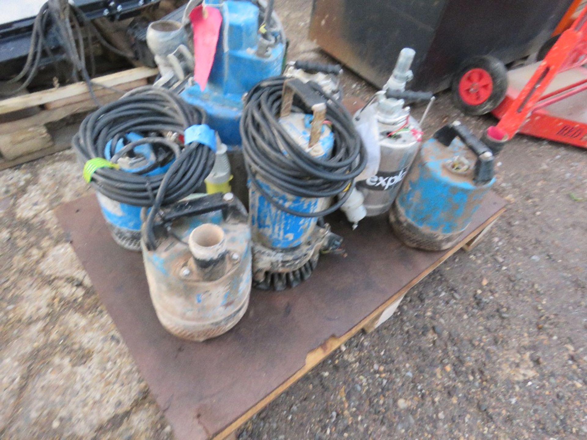 PALLET OF SUBMERSIBLE WATER PUMPS. - Image 2 of 3