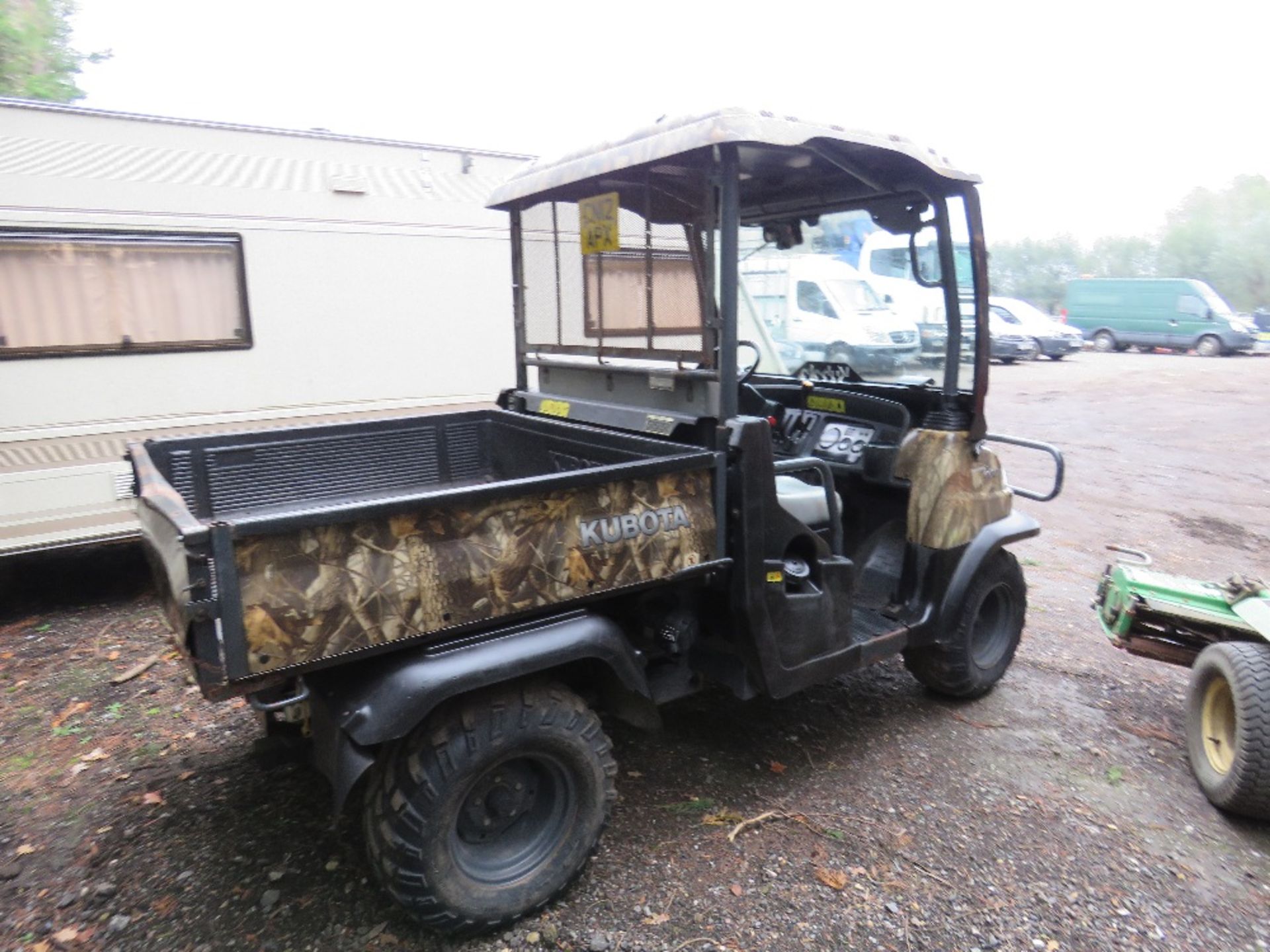 KUBOTA RTV900 ROUGH TERRAIN VEHICLE WITH HYDRAULIC TIP BUCK. 1790 REC HRS (UNVERIFIED). REG:CN12 APX - Image 4 of 6