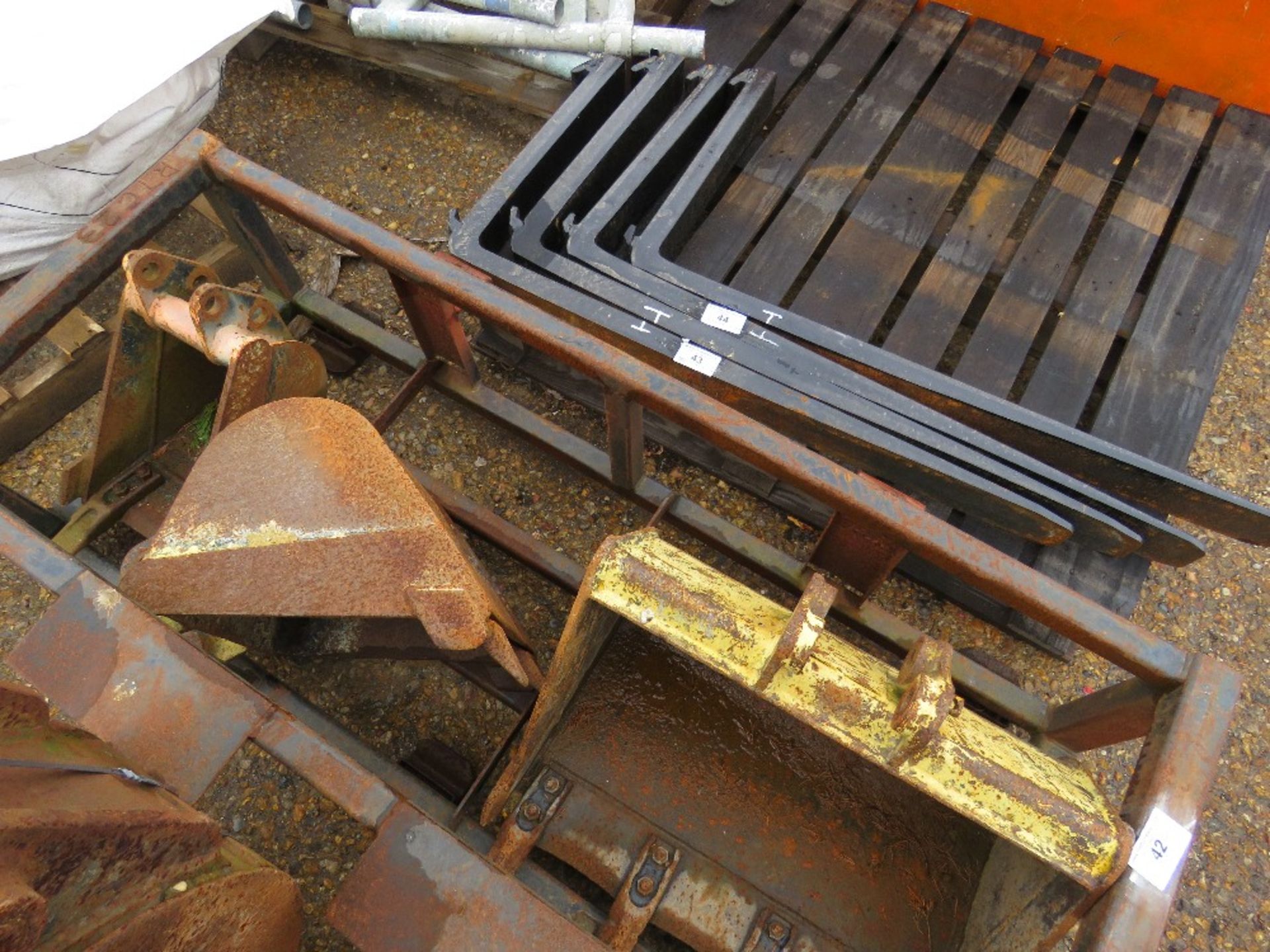 2 FT, 1FT AND 10 INCH JCB EXCAVATOR BUCKETS ON 25MM PINS.IN FRAME - Image 2 of 2