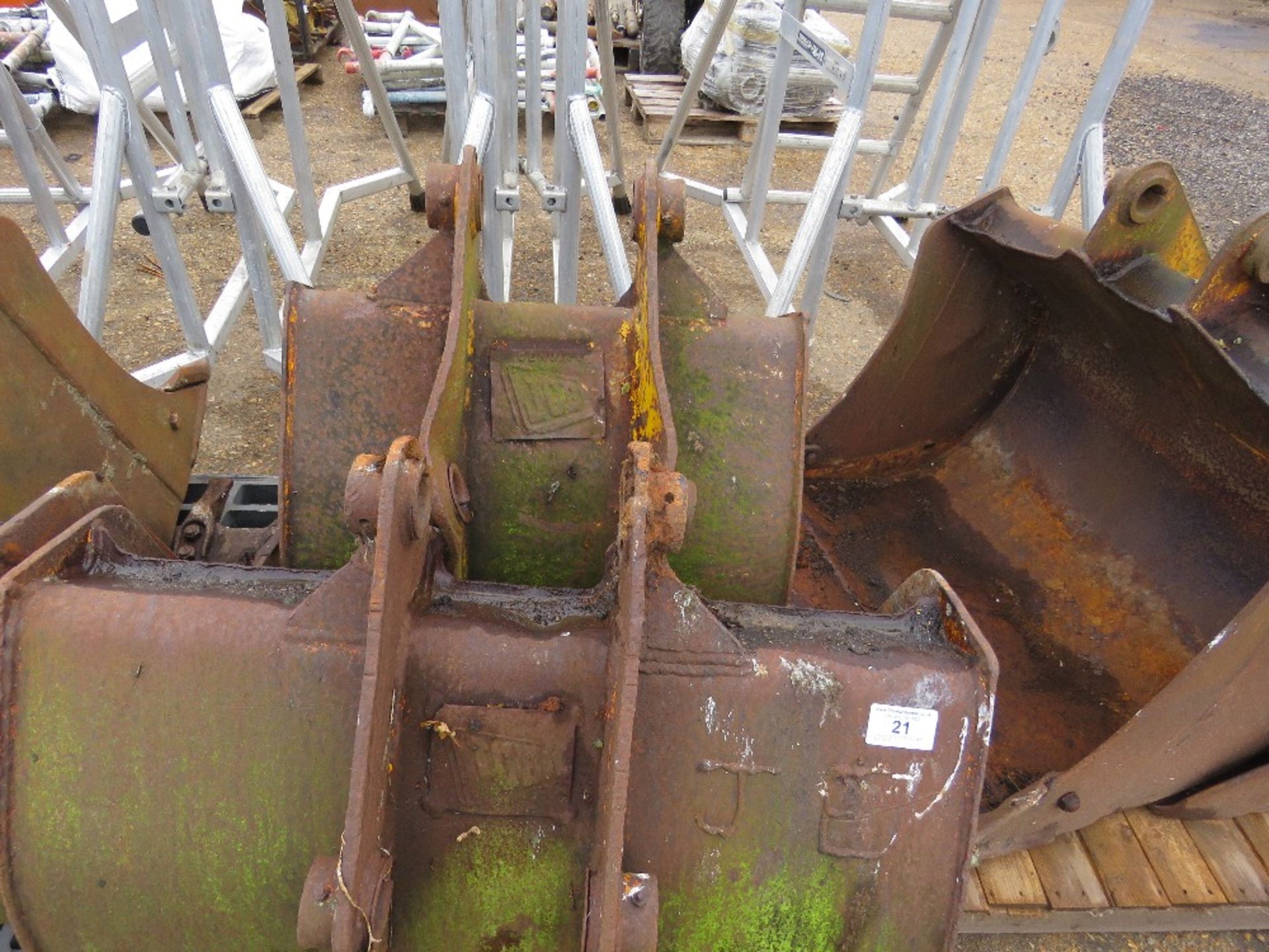 2 X JCB 3CX TYPE DIGGER BUCKETS.