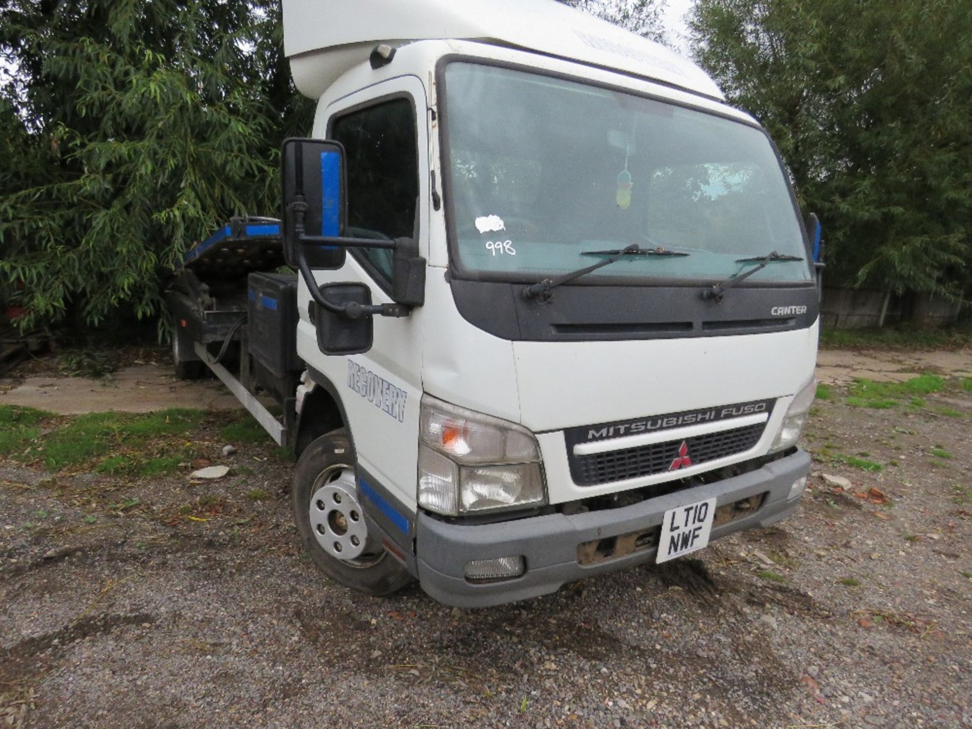 MITSUBISHI FUSO FLIP DECK CAR TRANSPORTER, 7500KG RATED. REG:LT10 NWF. 363,222 REC KMS. WITH WINCH.