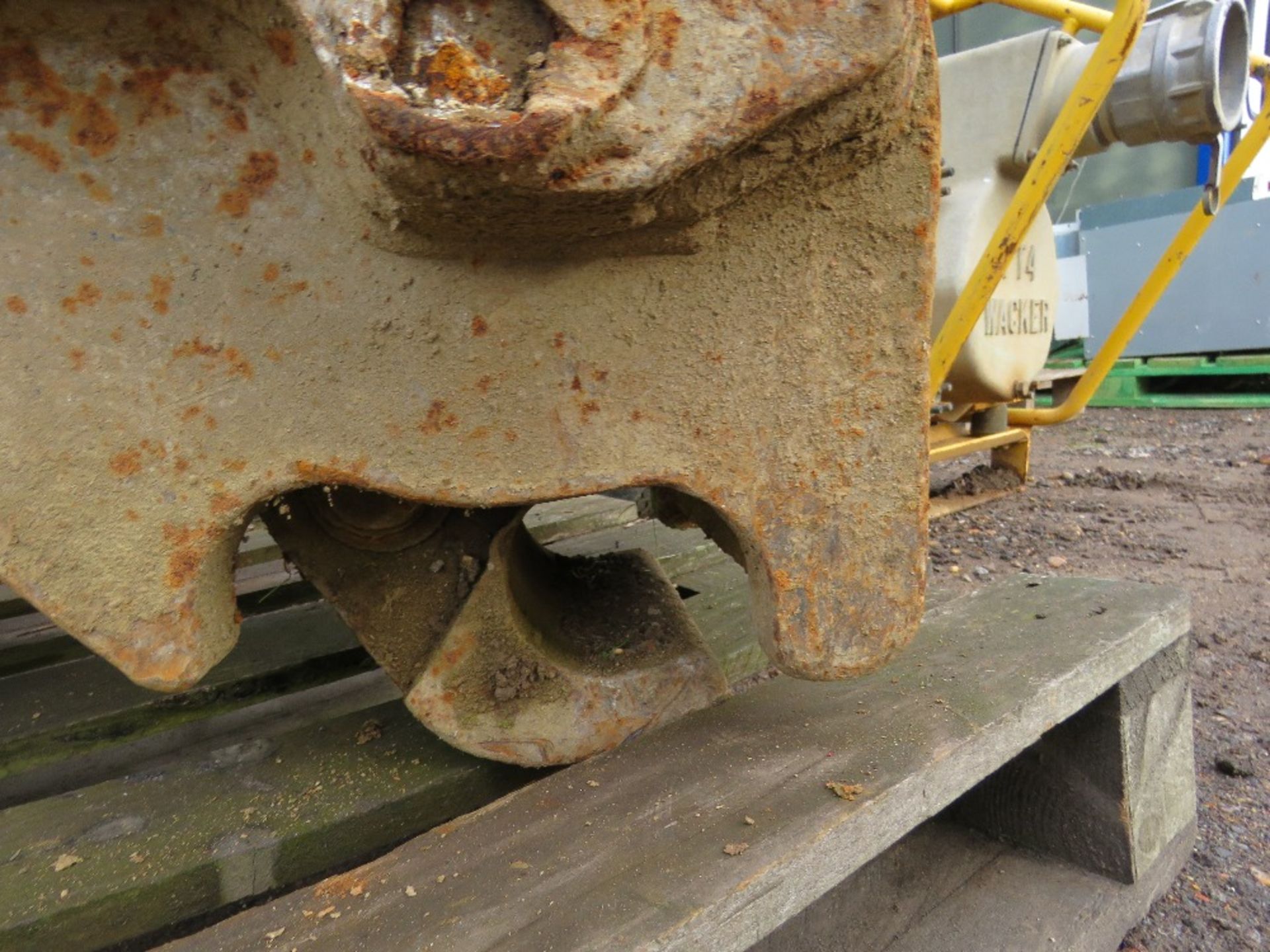 DROMONE 20TONNE HYDRAULIC QUICK HITCH, 80MM PINS, UNTESTED. - Image 3 of 3