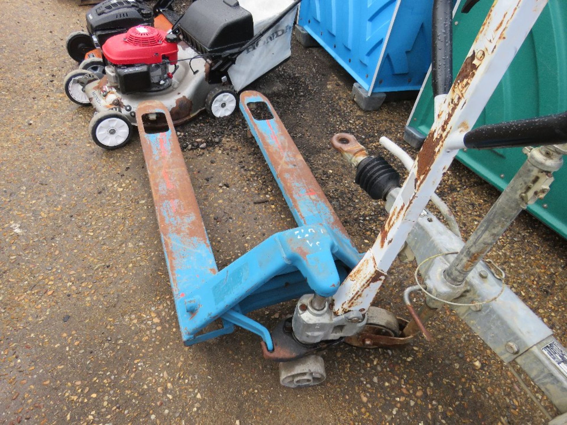 PALLET TRUCK. - Image 2 of 2