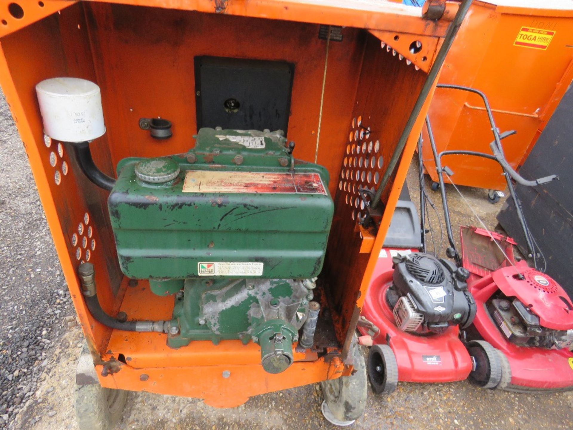 BELLE LISTER ENGINED HANDLE START SITE MIXER. WHEN TESTED WAS SEEN TO RUN AND MIX. WITH HANDLE. - Image 3 of 4