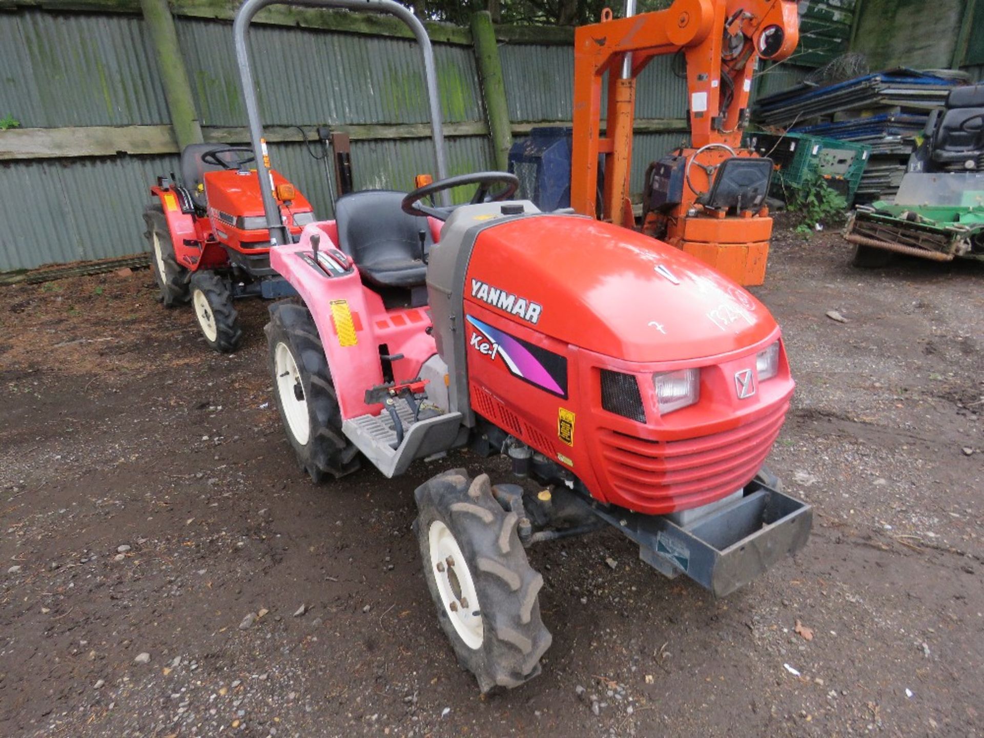YANMAR KE1 4WD COMPACT TRACTOR WITH REAR LINKAGE. 475 RE HRS. WHEN TESTED WAS SEEN TO RUN, DRIVE, PT