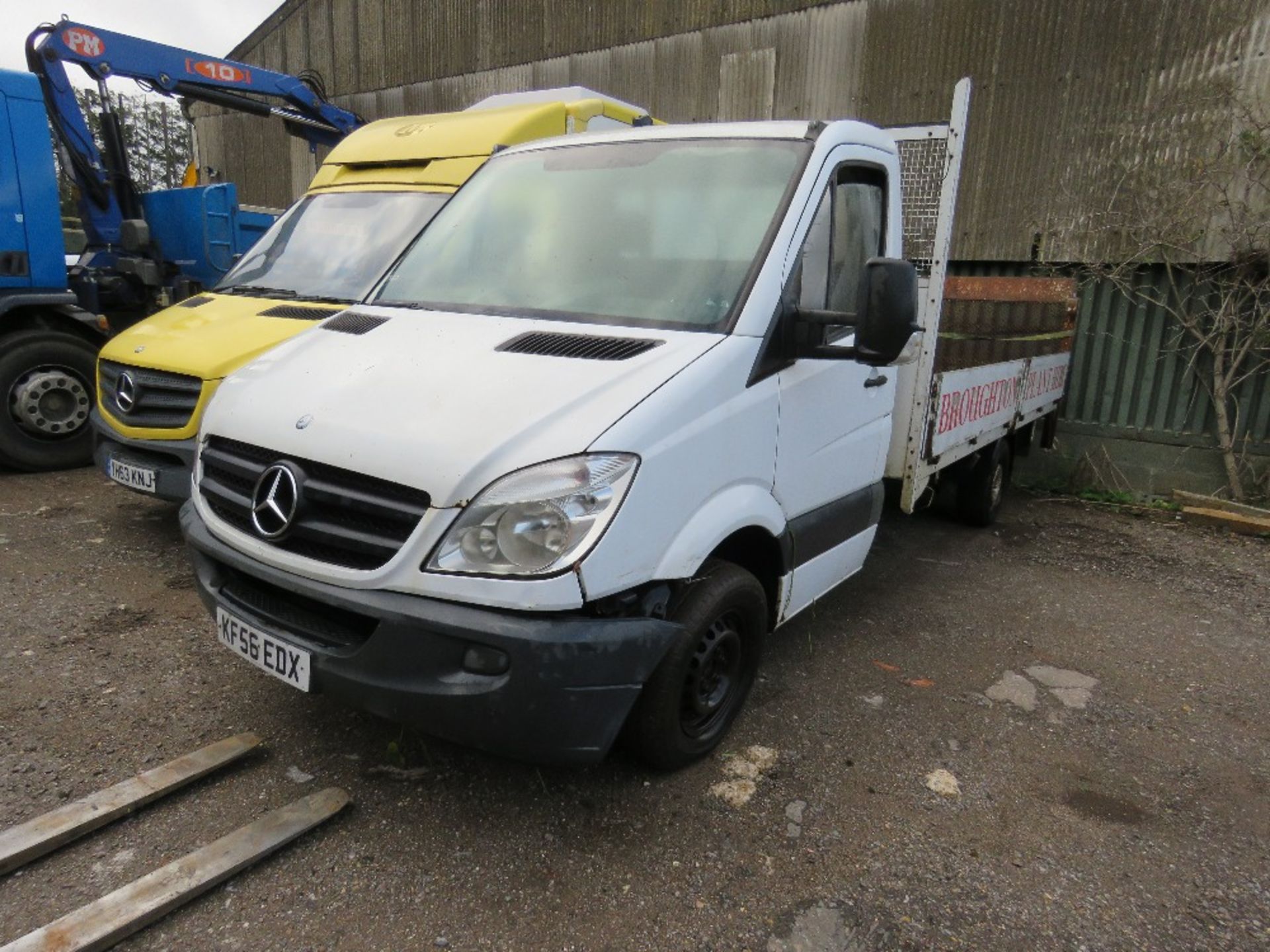 MERCEDES SPRINTER DROP SIDE TRUCK. REG:KF56EXY. TAIL LIFT. 14FT BODY APPROX. NON RUNN - Image 2 of 7