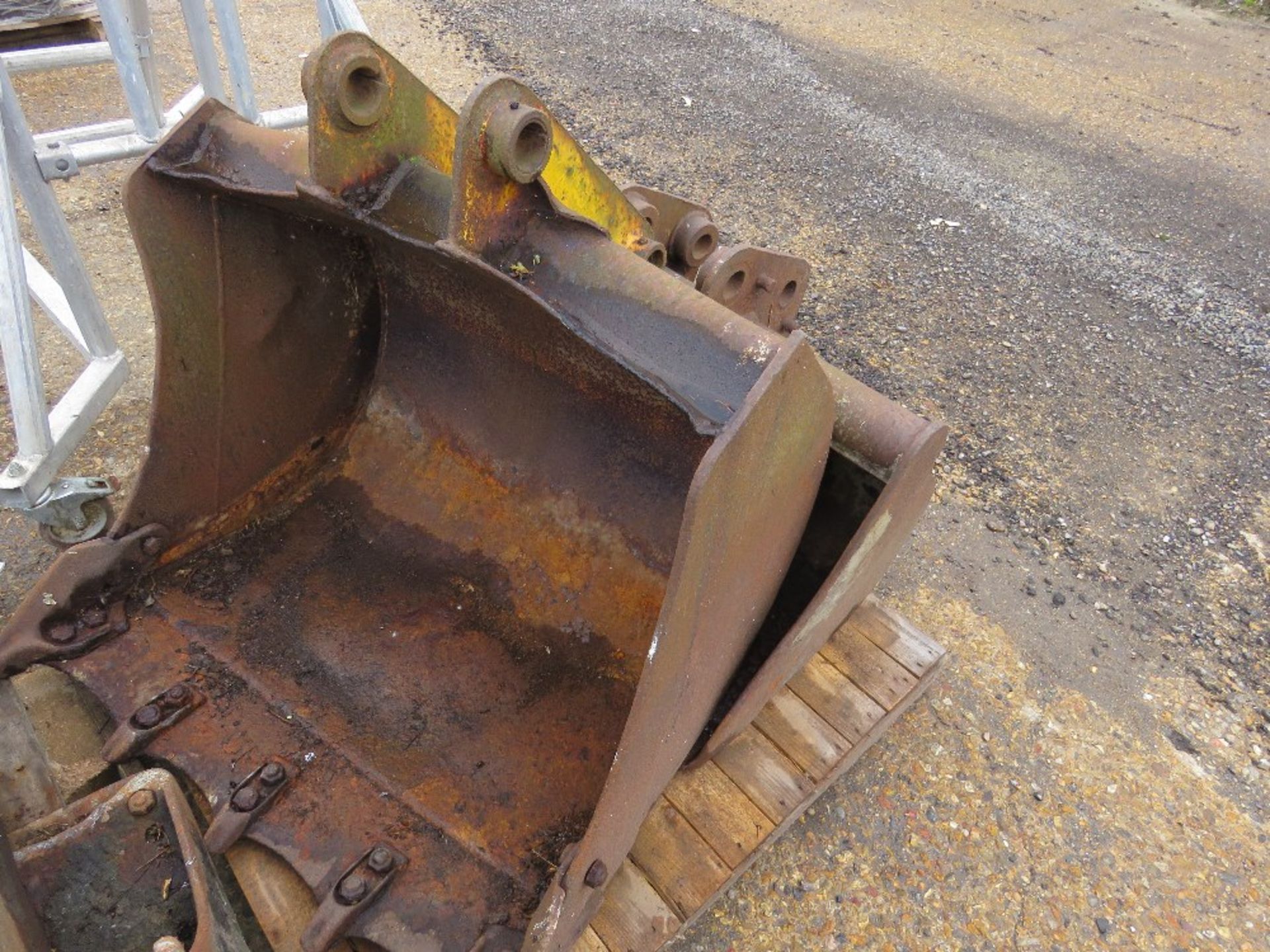 2 X EXCAVATOR DIGGER BUCKETS. - Image 2 of 3