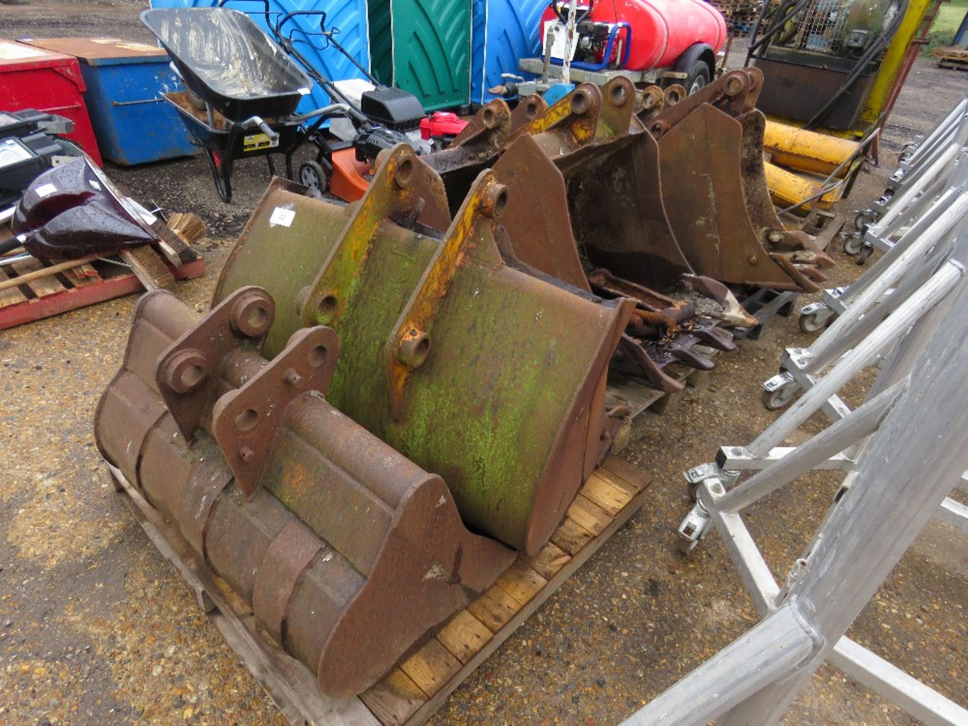 2 X EXCAVATOR DIGGER BUCKETS. - Image 3 of 3