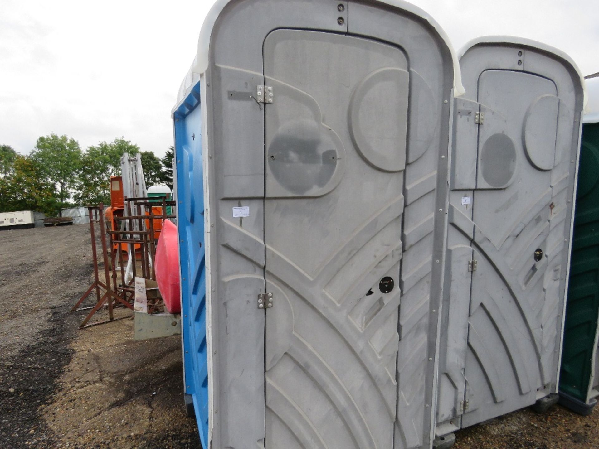 PORTABLE SITE TOILET WITH HAND BASIN.