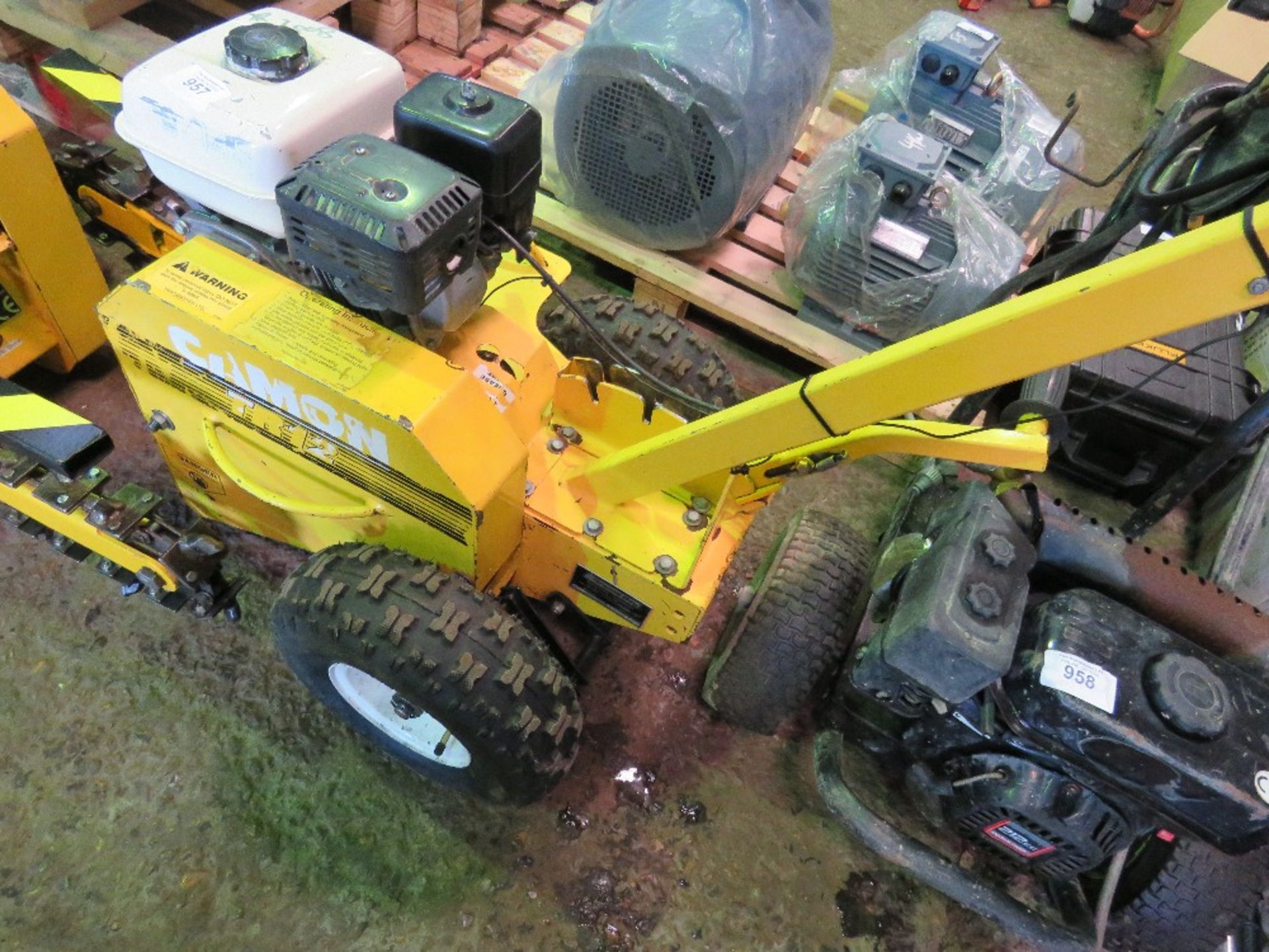 CAMON TR12 PETROL ENGINED CHAIN TRENCHER, YEAR 2008 BUILD. DIRECT FROM LOCAL COMPANY AS PART OF TH - Bild 2 aus 6