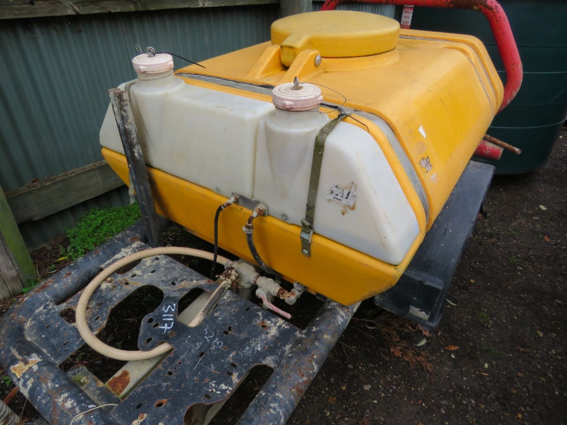 BRENDON WASHER BOWSER TANK (NO PUMP). WITH DETERGENT TANK. - Image 5 of 7
