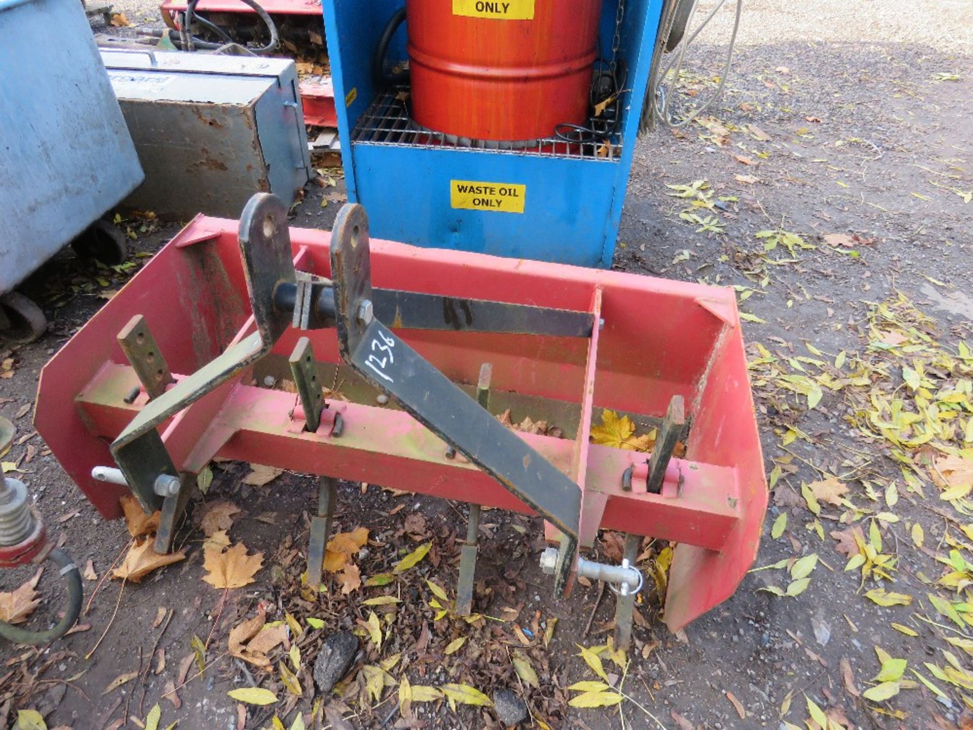 BOX GRADER 4FT WIDE APPOROX FOR COMPACT TRACTOR 3 POINT LINKAGE. - Image 2 of 3