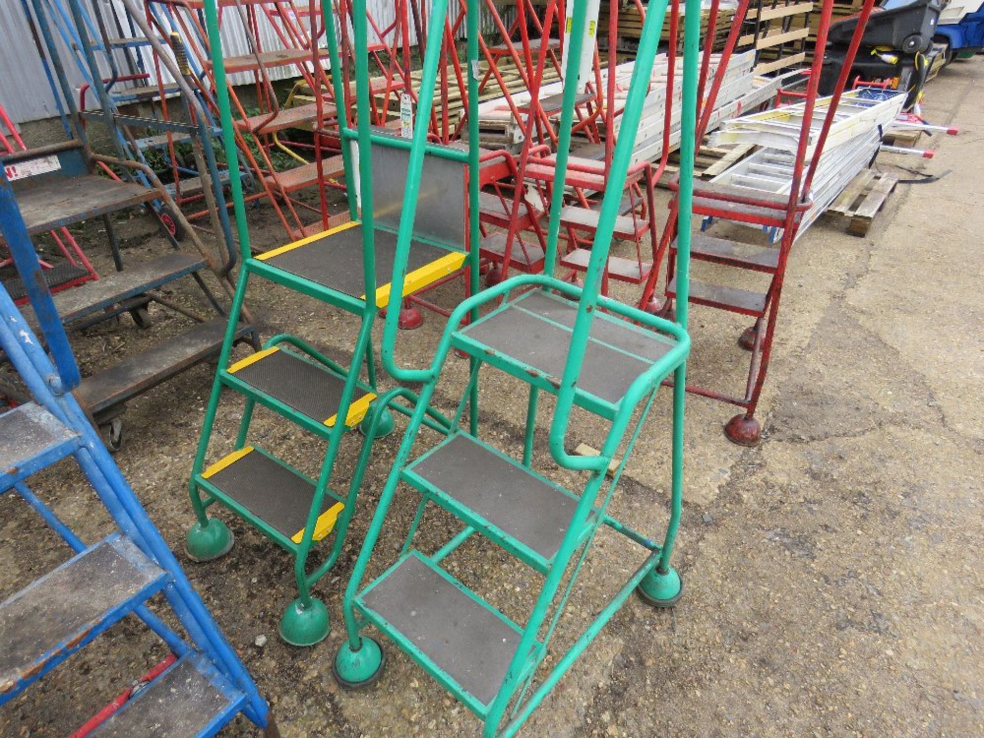 2 X 3 TREAD GREEN WHEELED WAREHOUSE STEPS. - Image 2 of 2