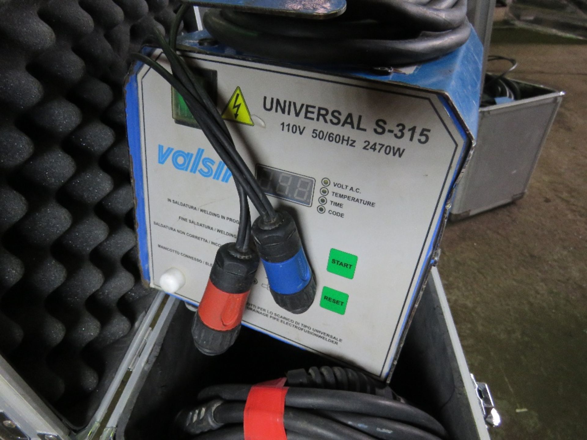1 X UNIVERSAL S-315 110VOLT 2470W DRAINAGE PIPE FUSION WELDER UNIT. IN CASE WITH CABLES ETC. - Image 2 of 4