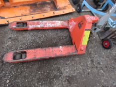2.5TONNE RATED PALLET TRUCK.