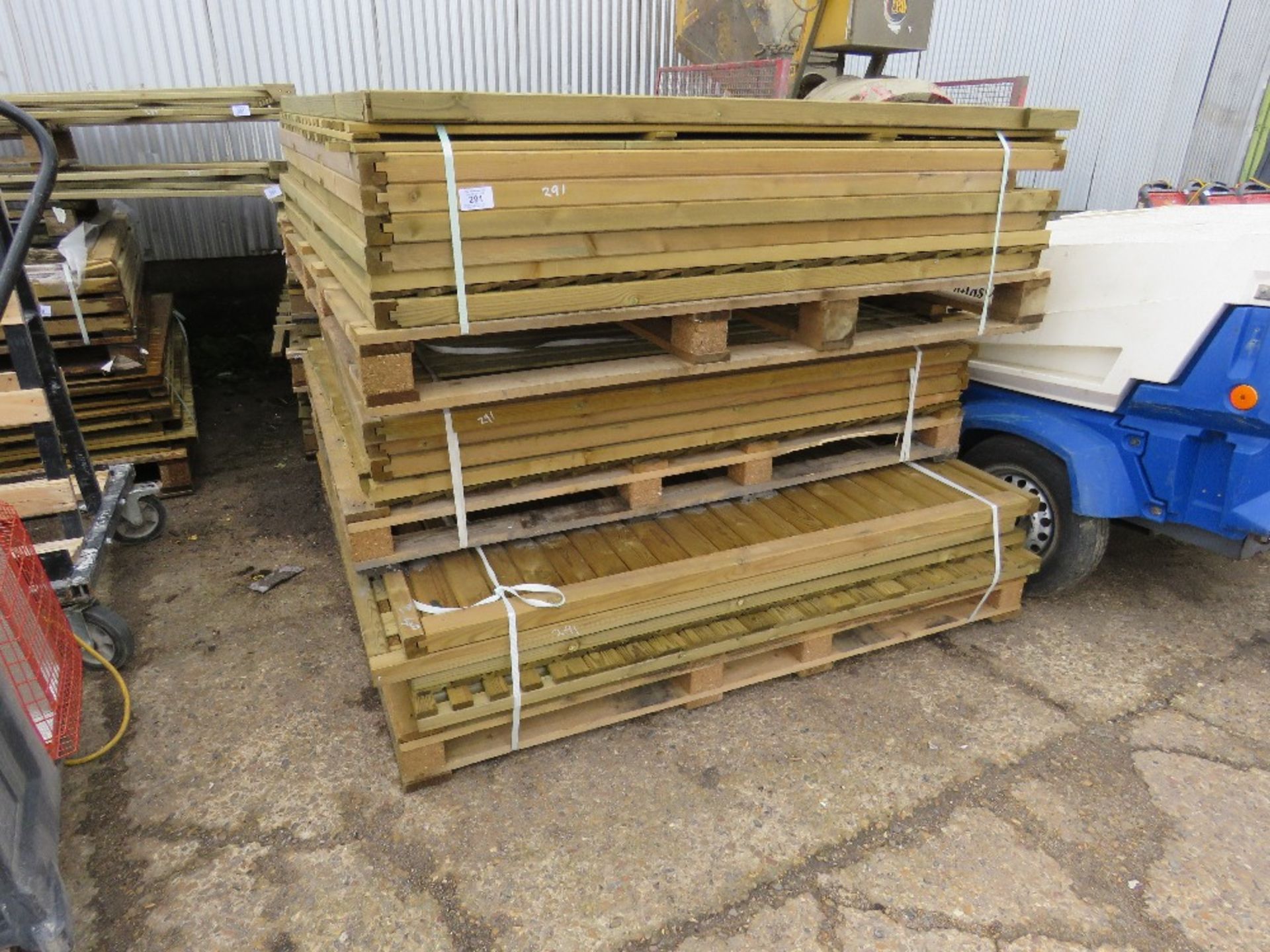 STACK OF 3 X PALLETS CONTAINTING APPROX 19 X ASSORTED FENCE PANELS.