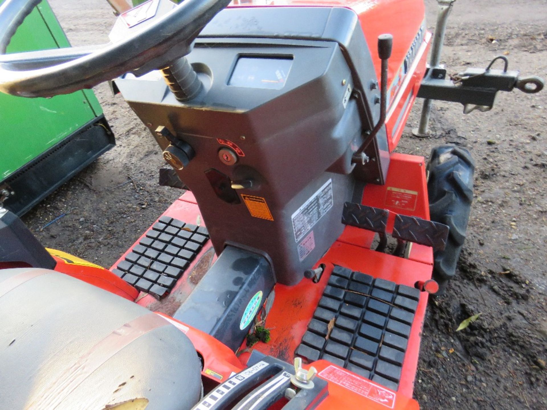 YANMAR KE3 4WD COMPACT TRACTOR WITH REAR LINKAGE.349 REC HRS. WHEN TESTED WAS SEEN TO RUN, DRIVE, P - Image 3 of 5