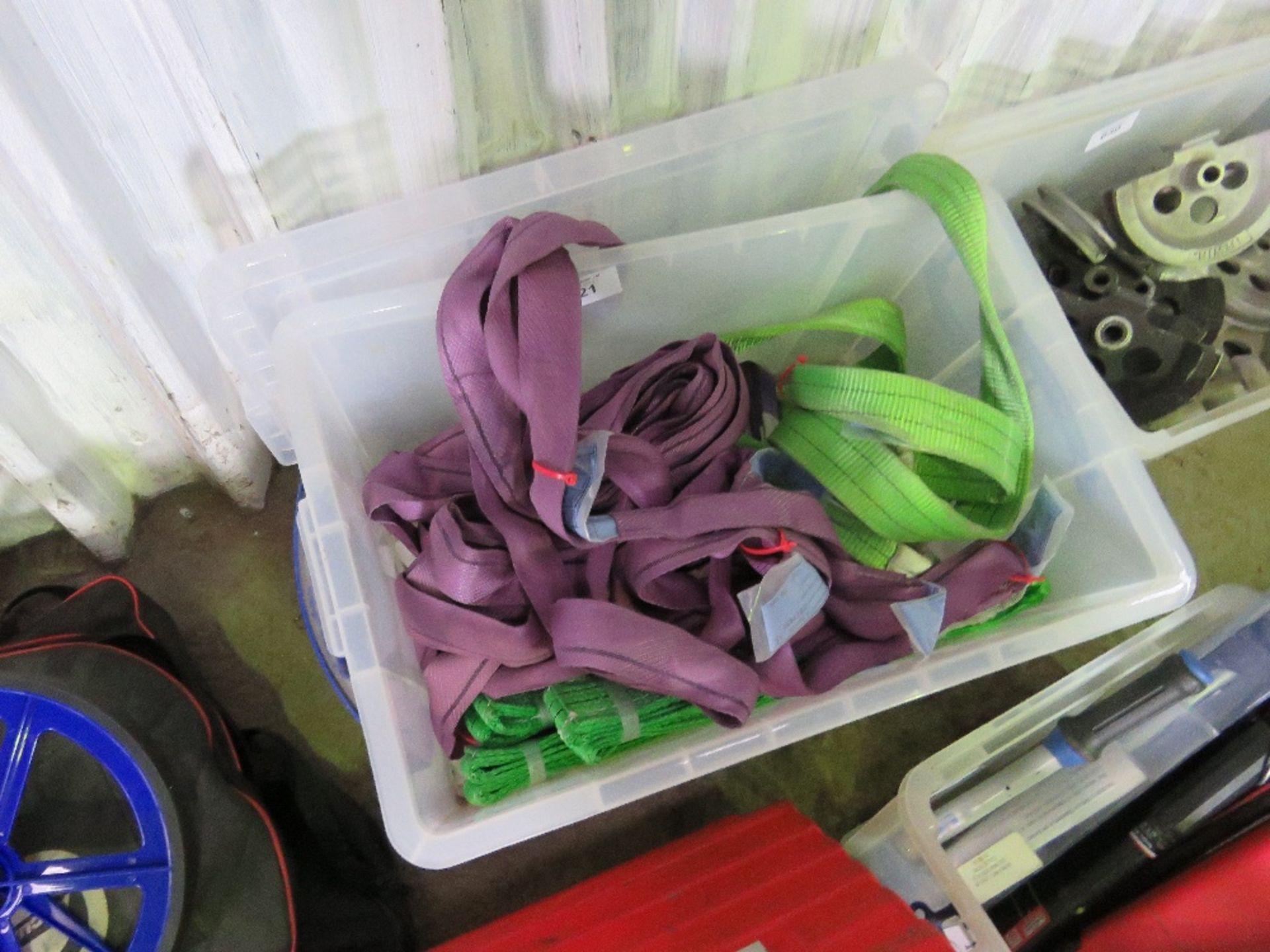 BOX OF LIFTING SLINGS, UNTESTED. SOURCED FROM DEPOT CLEARANCE DUE TO A CHANGE IN COMPANY POLICY. - Image 2 of 2