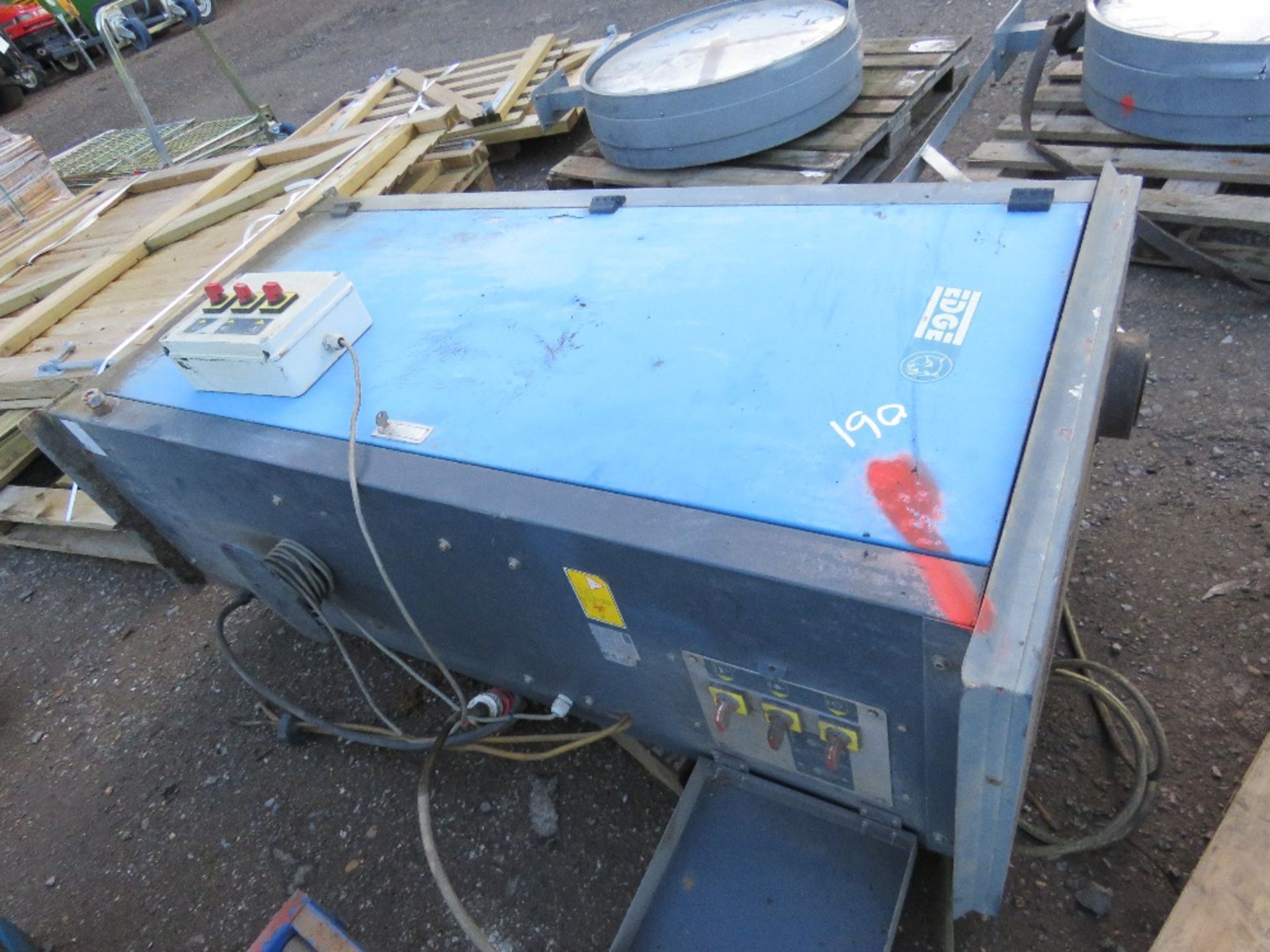 EDGE 3 PHASE INDUTRIAL STEAM CLEANER CABINET. WORKING WHNE REMOVED FROM SITE. - Image 2 of 5