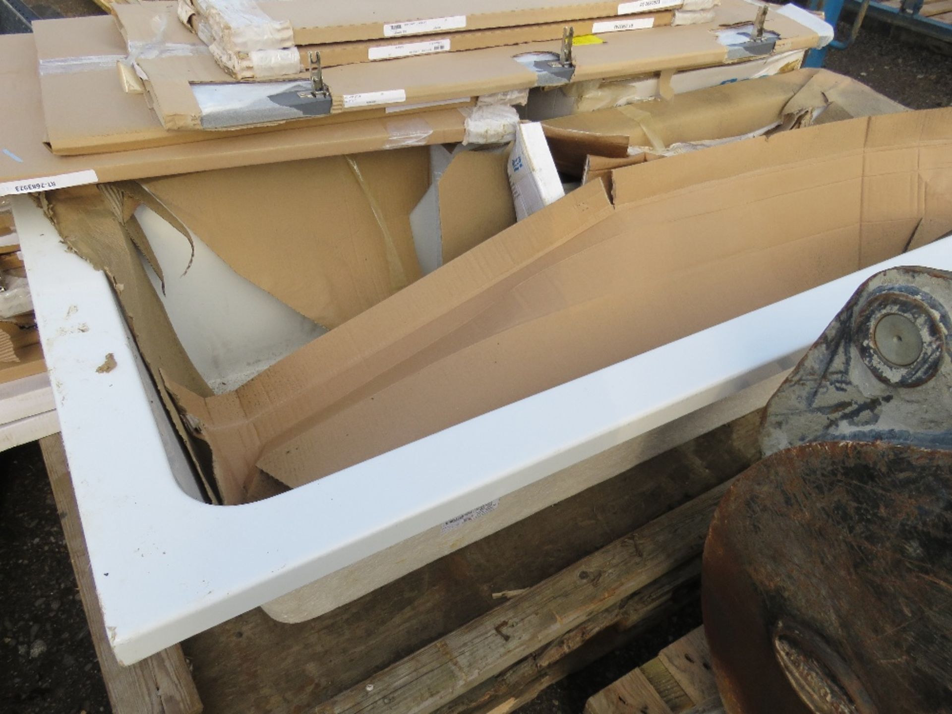 QUANTITY OF BATHROOM AND KITCHEN WARE FROM NEW BUILD PREMISES. - Image 4 of 5