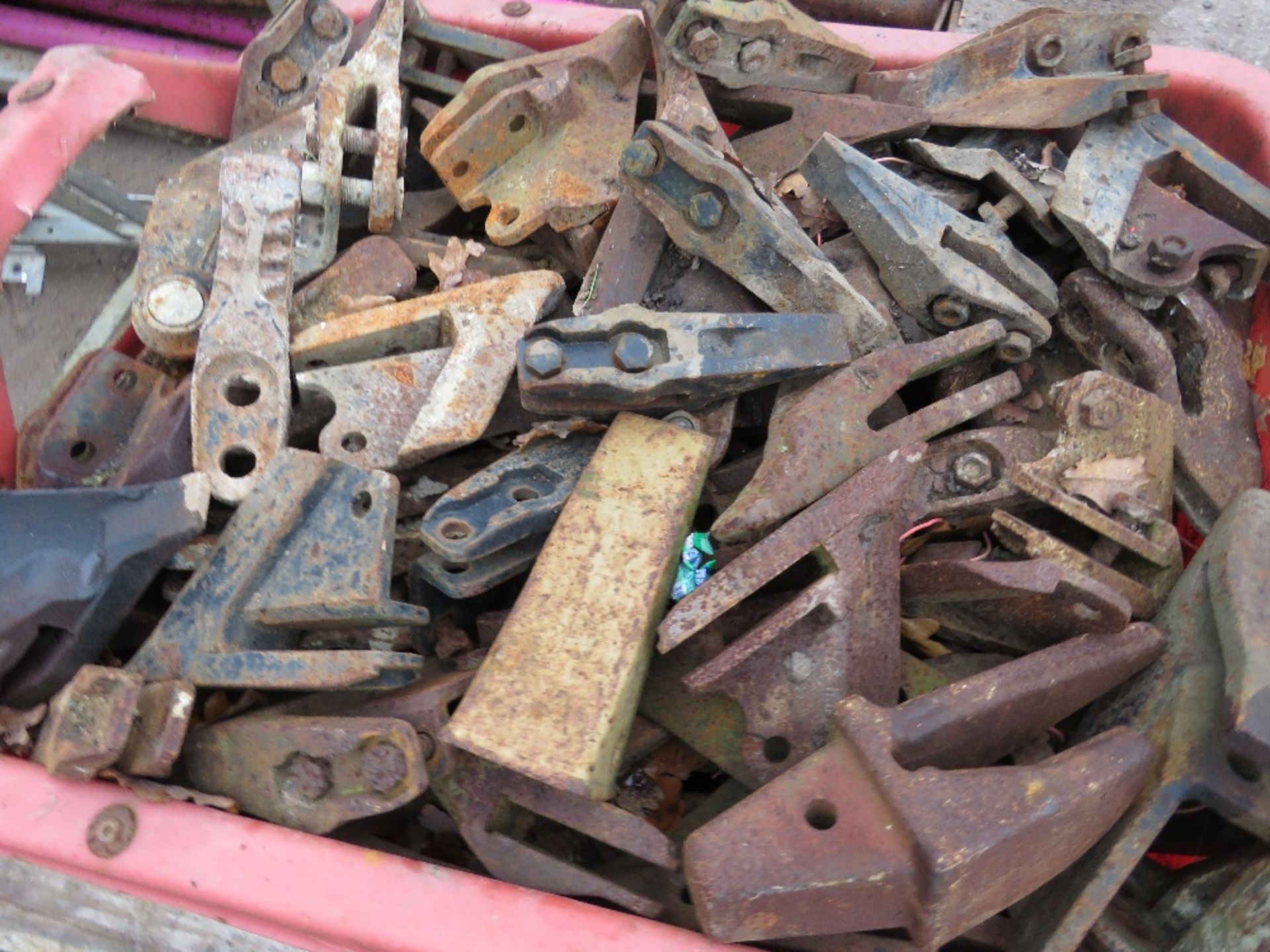 LARGE BIN OF EXCAVATOR BUCKET TEETH. - Image 2 of 4