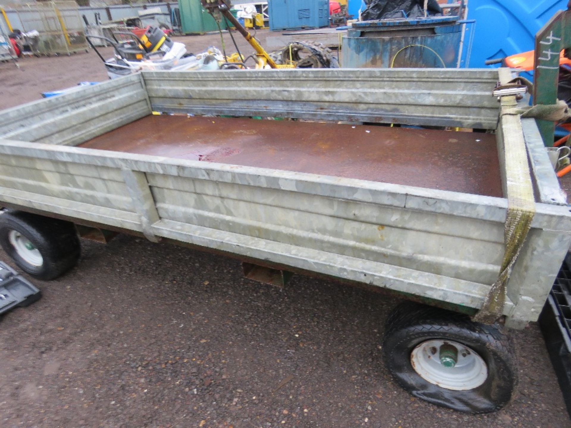 4 WHEELED GARDEN TRAILER. - Image 2 of 3