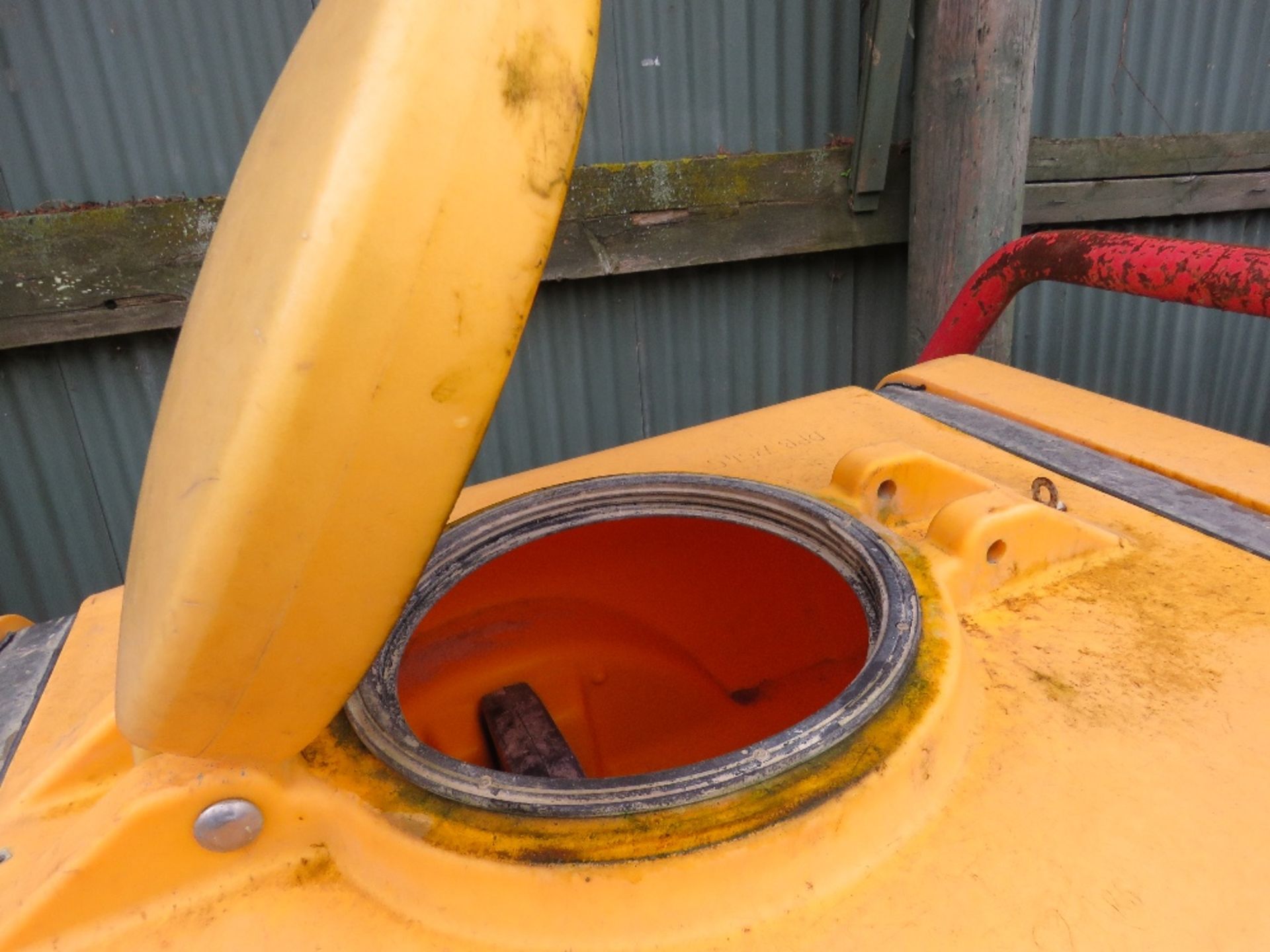 BRENDON WASHER BOWSER TANK (NO PUMP). WITH DETERGENT TANK. - Image 4 of 7