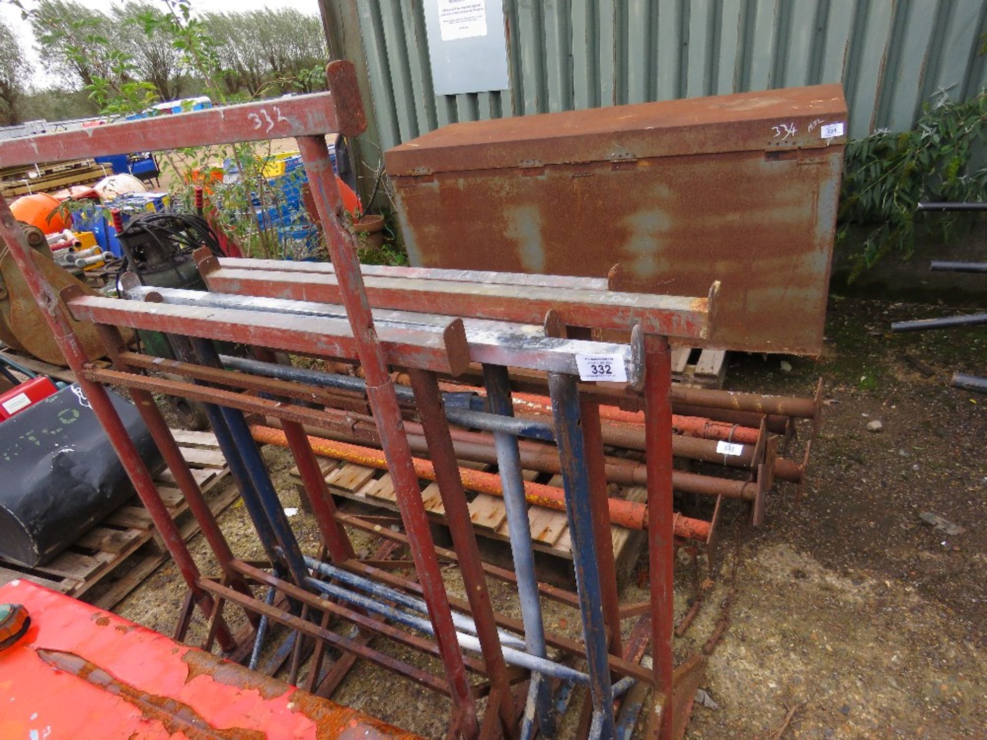 6 X BUILDERS TRESTLES.