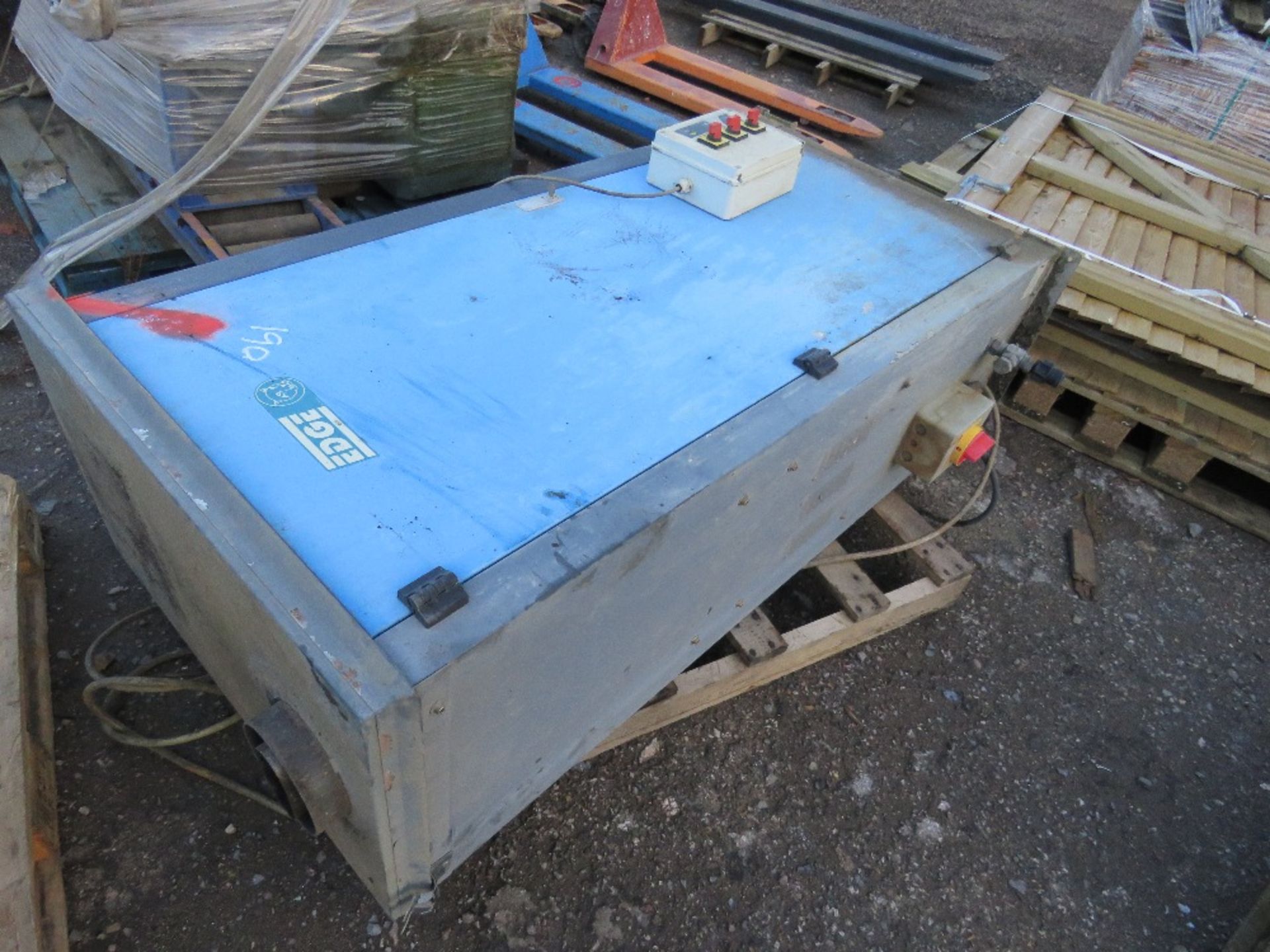 EDGE 3 PHASE INDUTRIAL STEAM CLEANER CABINET. WORKING WHNE REMOVED FROM SITE.