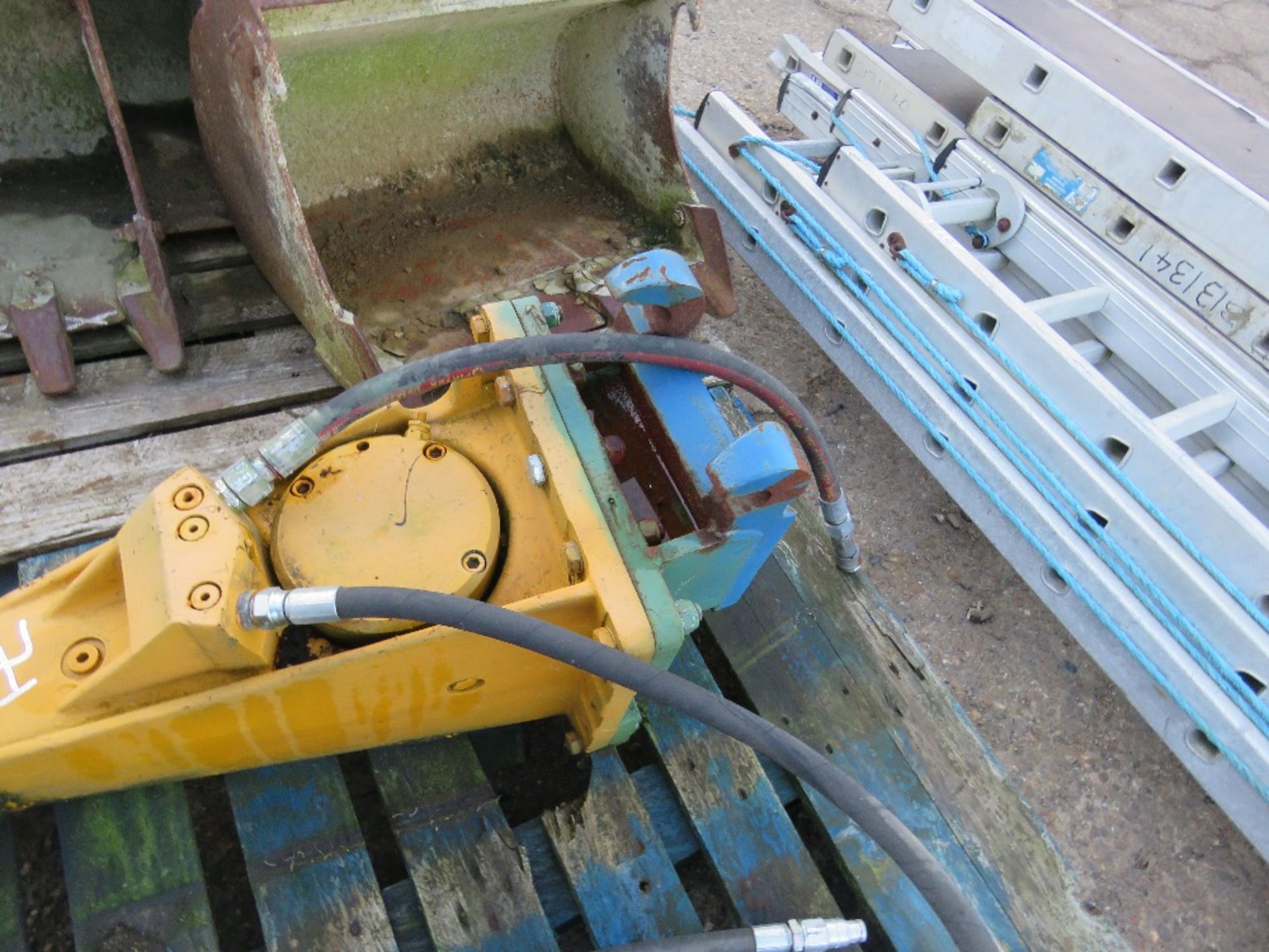 ATLAS COPCO 4-T TONNE EXCAVATOR BREAKER, ON KLAC HITCH. RETIREMENT SALE. - Image 3 of 3