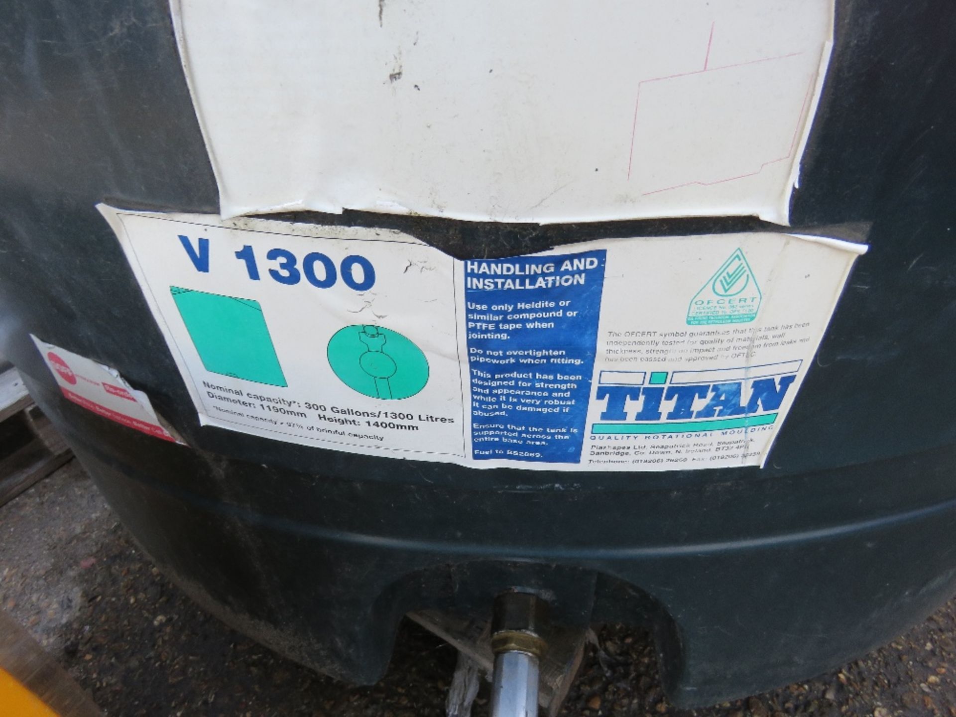 TITAN V1300 PLASTIC OIL TANK. - Image 2 of 4