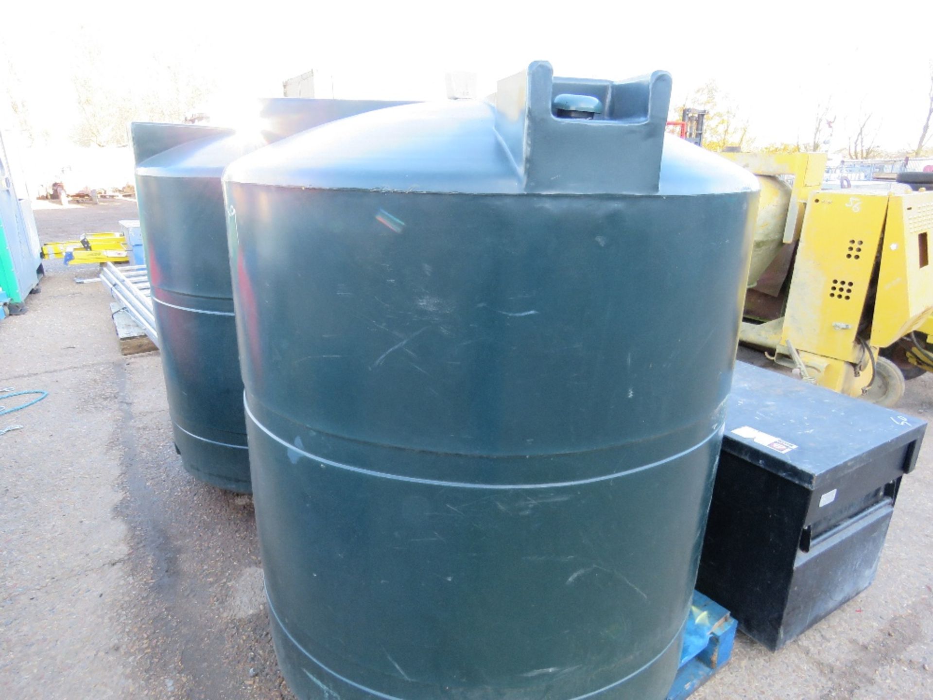 TITAN V1300 PLASTIC OIL TANK.