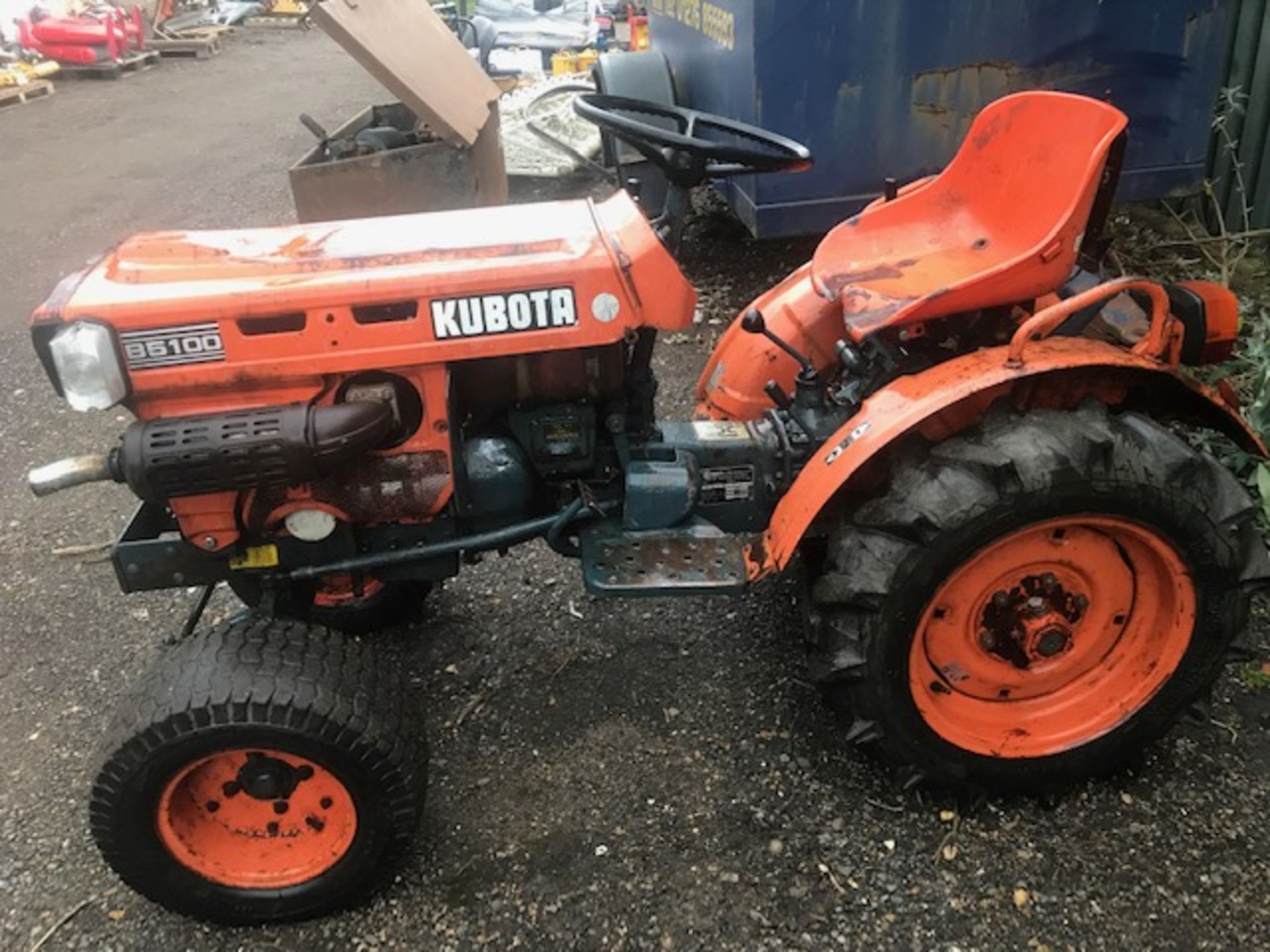 KUBOTA COMPACT TRACTOR ON GRASS TYRES. WHEN TESTED WAS SEEN TO DRIVE, STEER AND BRAKE.