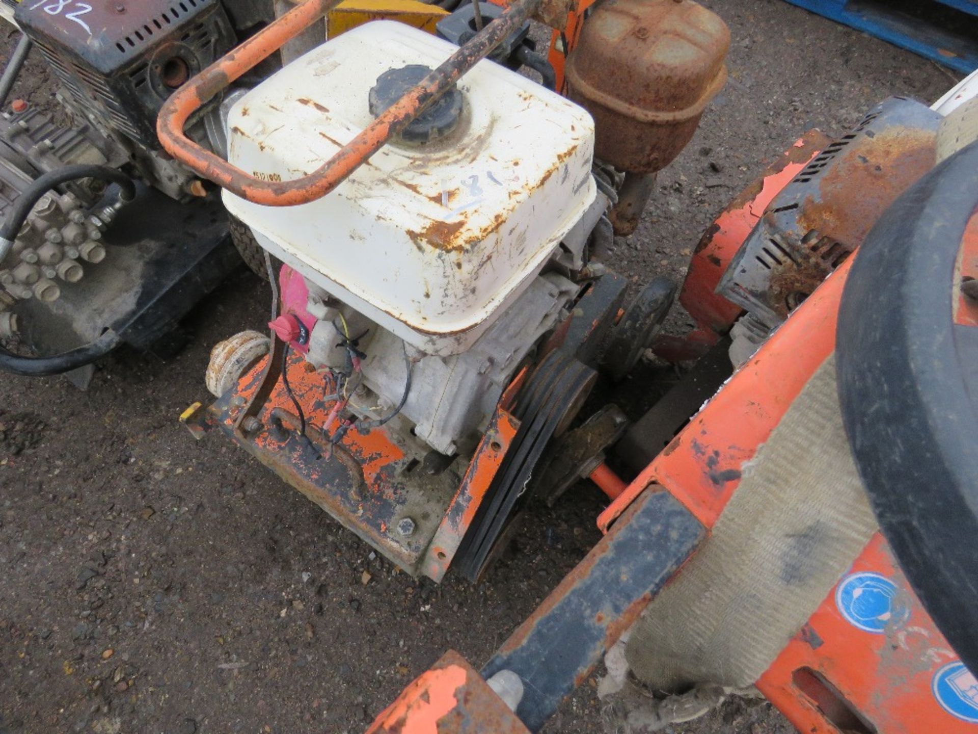 2 X CLIPPER FLOOR SAWS FOR SPARES/REPAIR. - Image 3 of 4