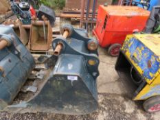 2 FT 6 EXCAVATOR BUCKET, LITTLE USED, TO FIT HYUNDAI 8 TONNE EXCAVATOR.