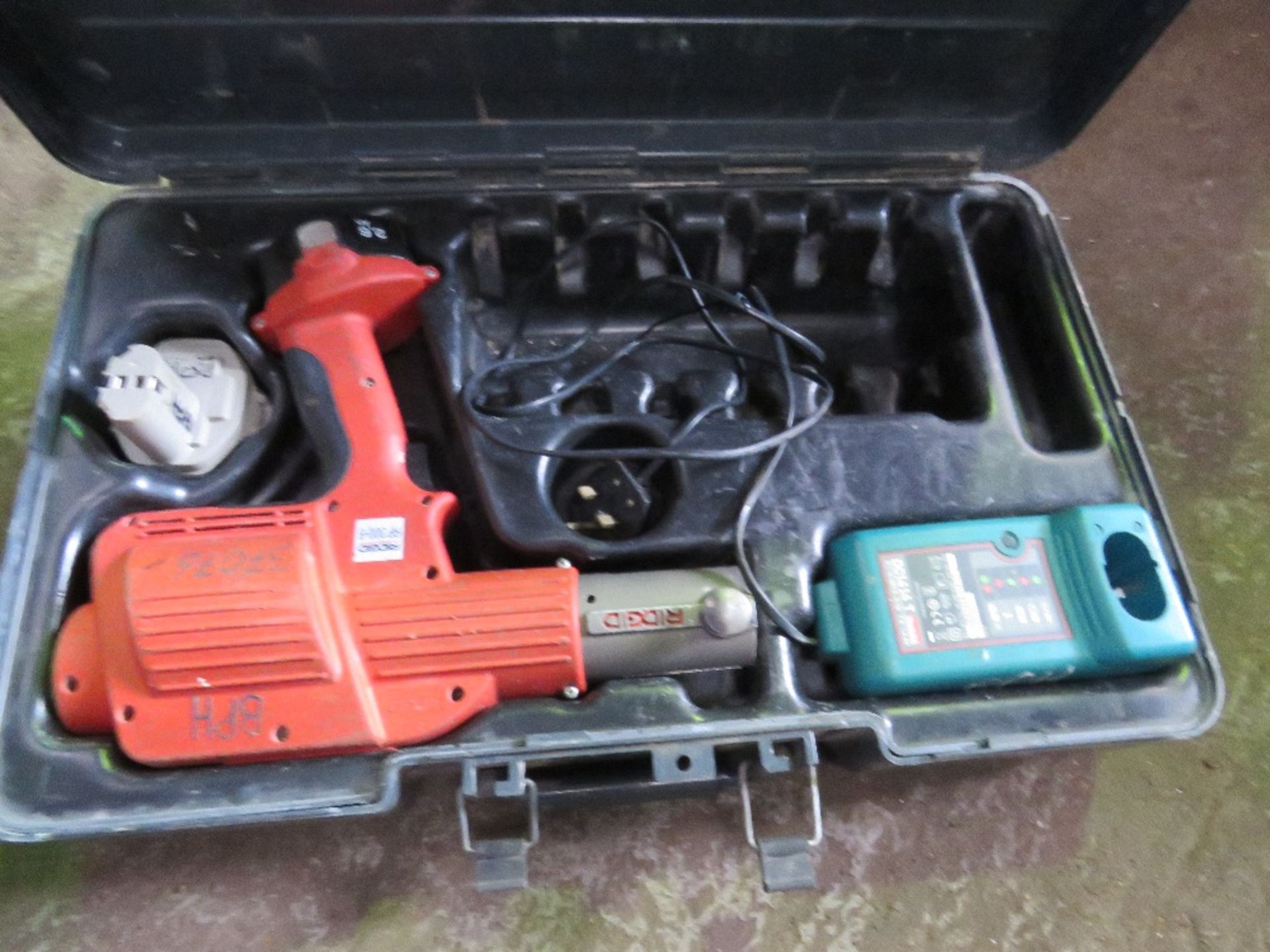 RIDGID RP300-B BATTERY POWERED CRIMPING GUN. NO HEADS. UNTESTED, CONDITION UNKNOWN.