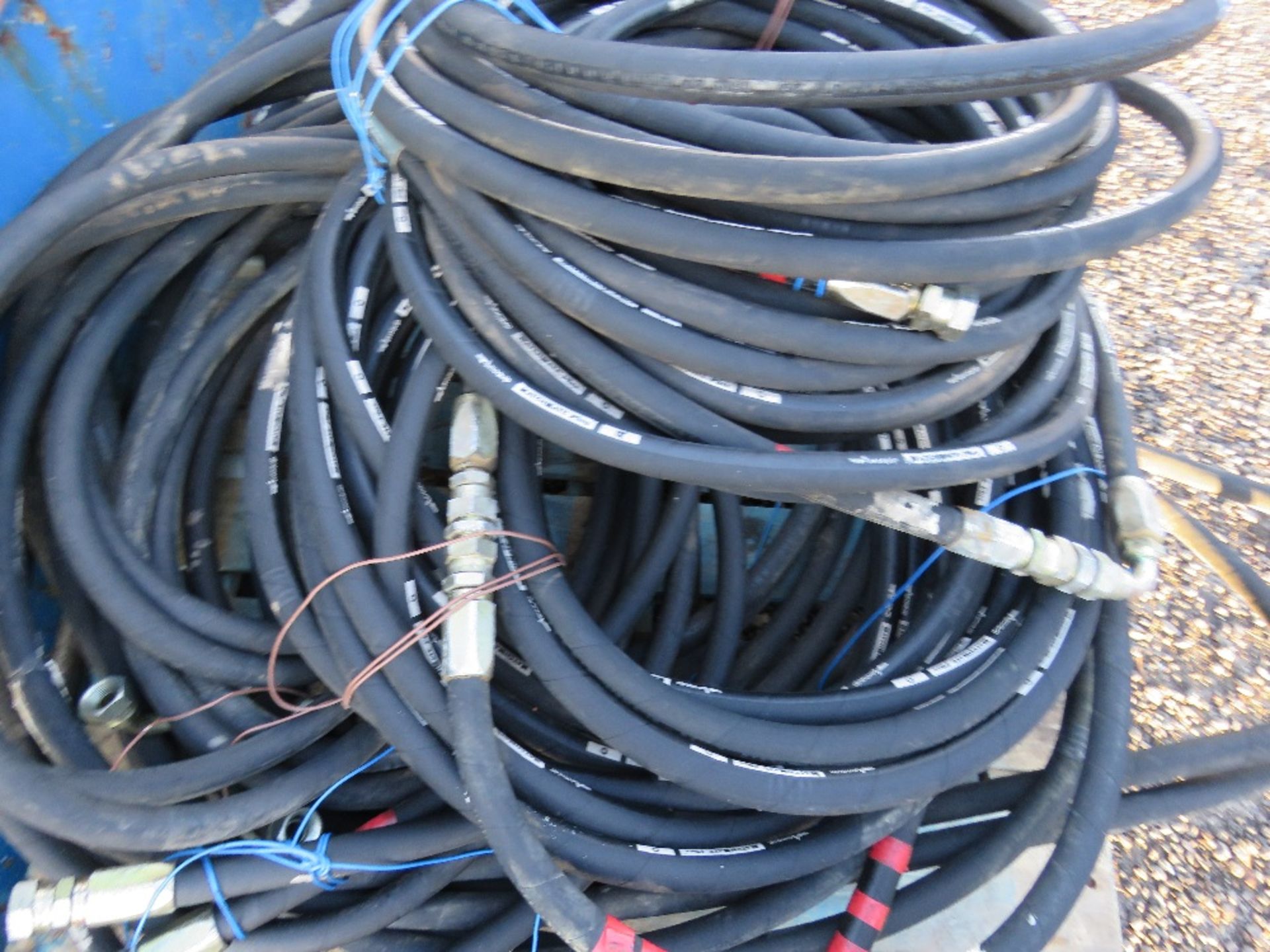 QUANTITY OF HYDRAULIC HOSES. - Image 3 of 3