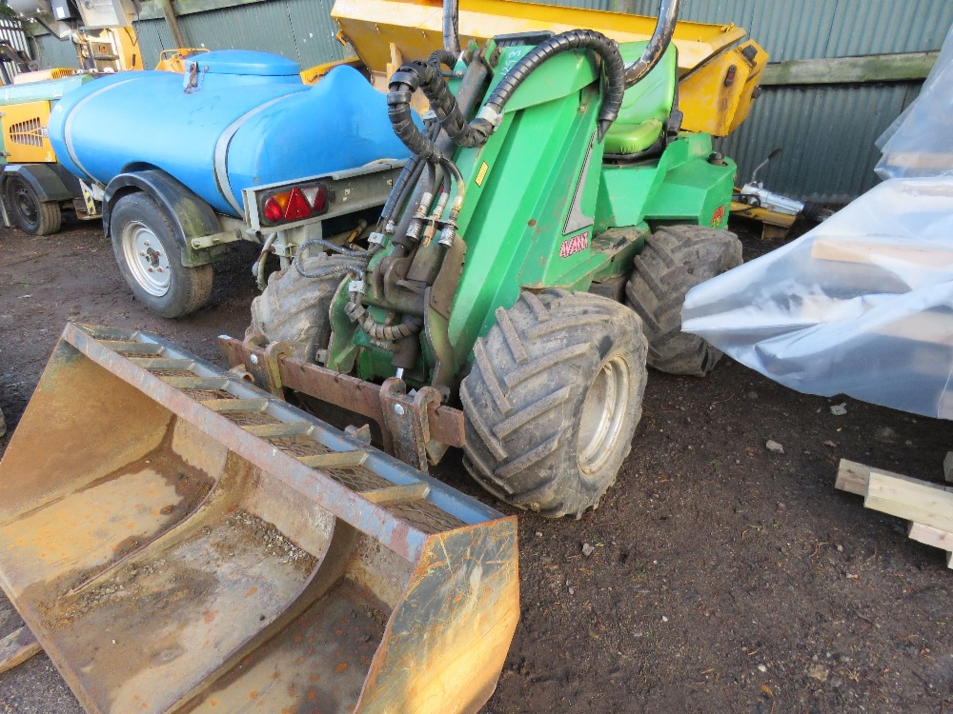 AVANT 530+ MINI LOADER. 1099 REC HOURS. WITH FORKS AND BUCKET. TELESCOPIC BOOM. DIRECT EX LOCAL COMP