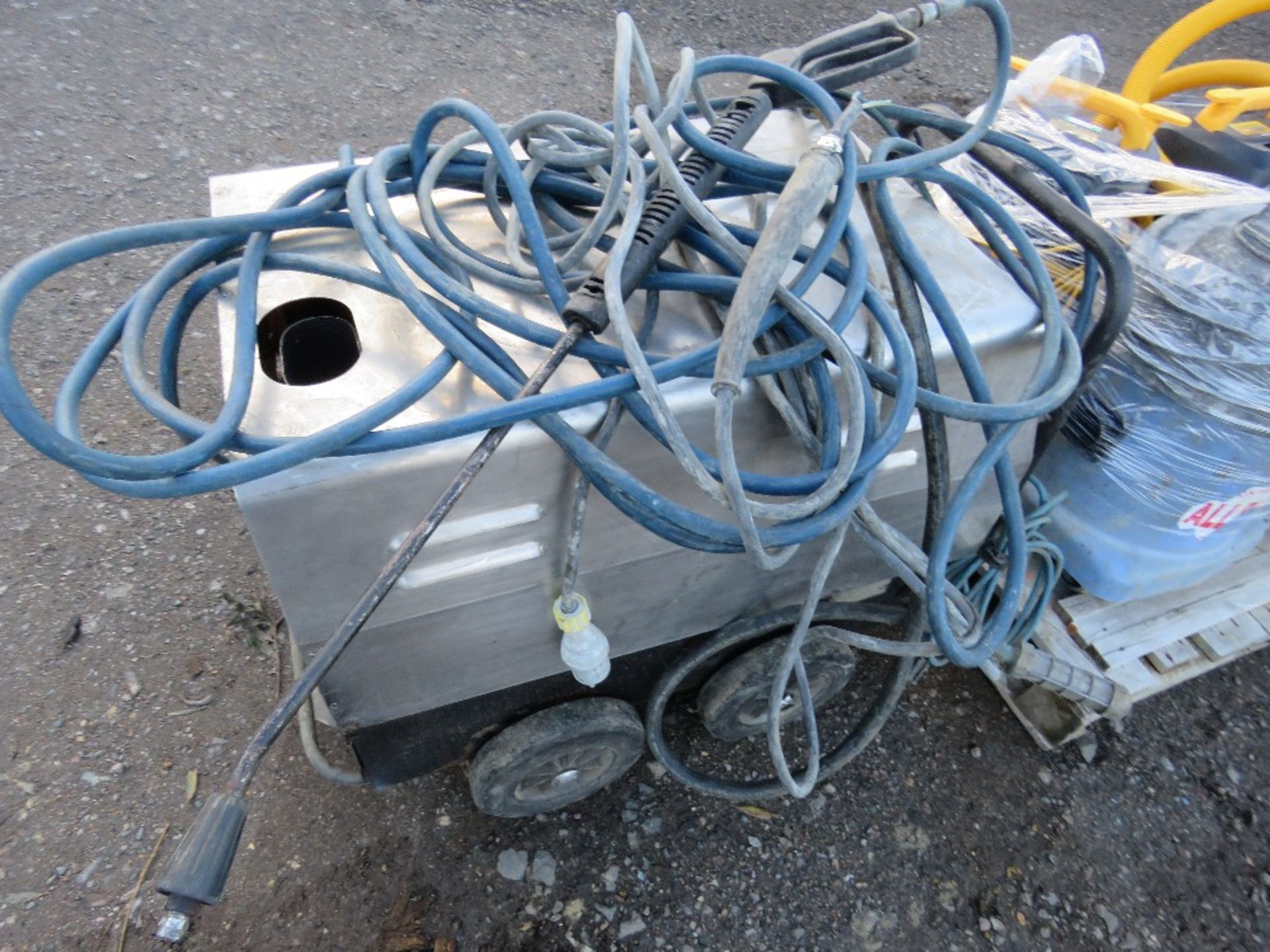 STEAM CLEANER WITH HOSE, 240VOLT. CONDITION UNKNOWN.