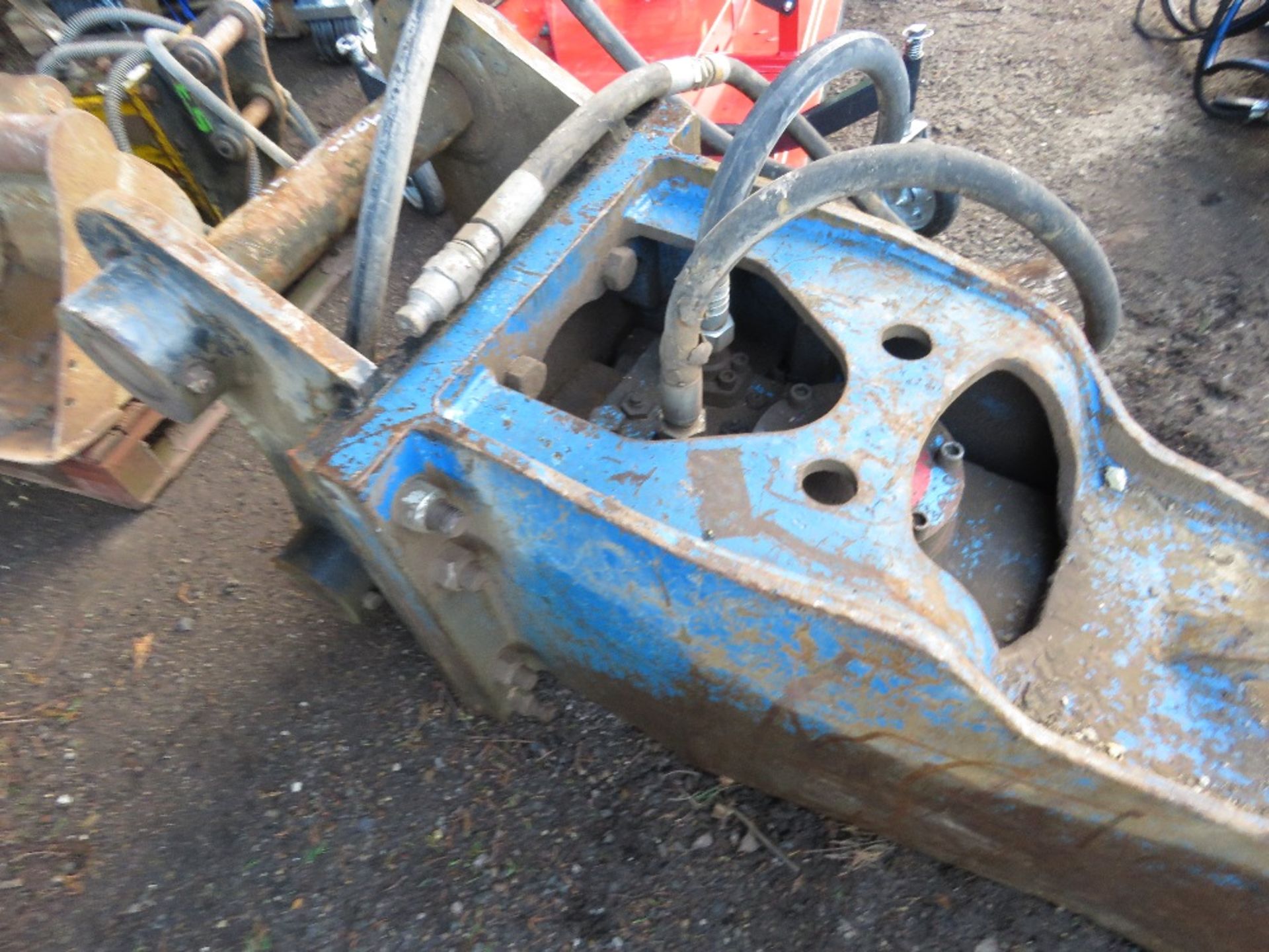 LARGE EXCAVATOR BREAKER, ATLAS COPCO TYPE ON 90MM PINS. 41CM BRACKET THROAT, 49CM PIN CENTRES APPROX - Image 3 of 5