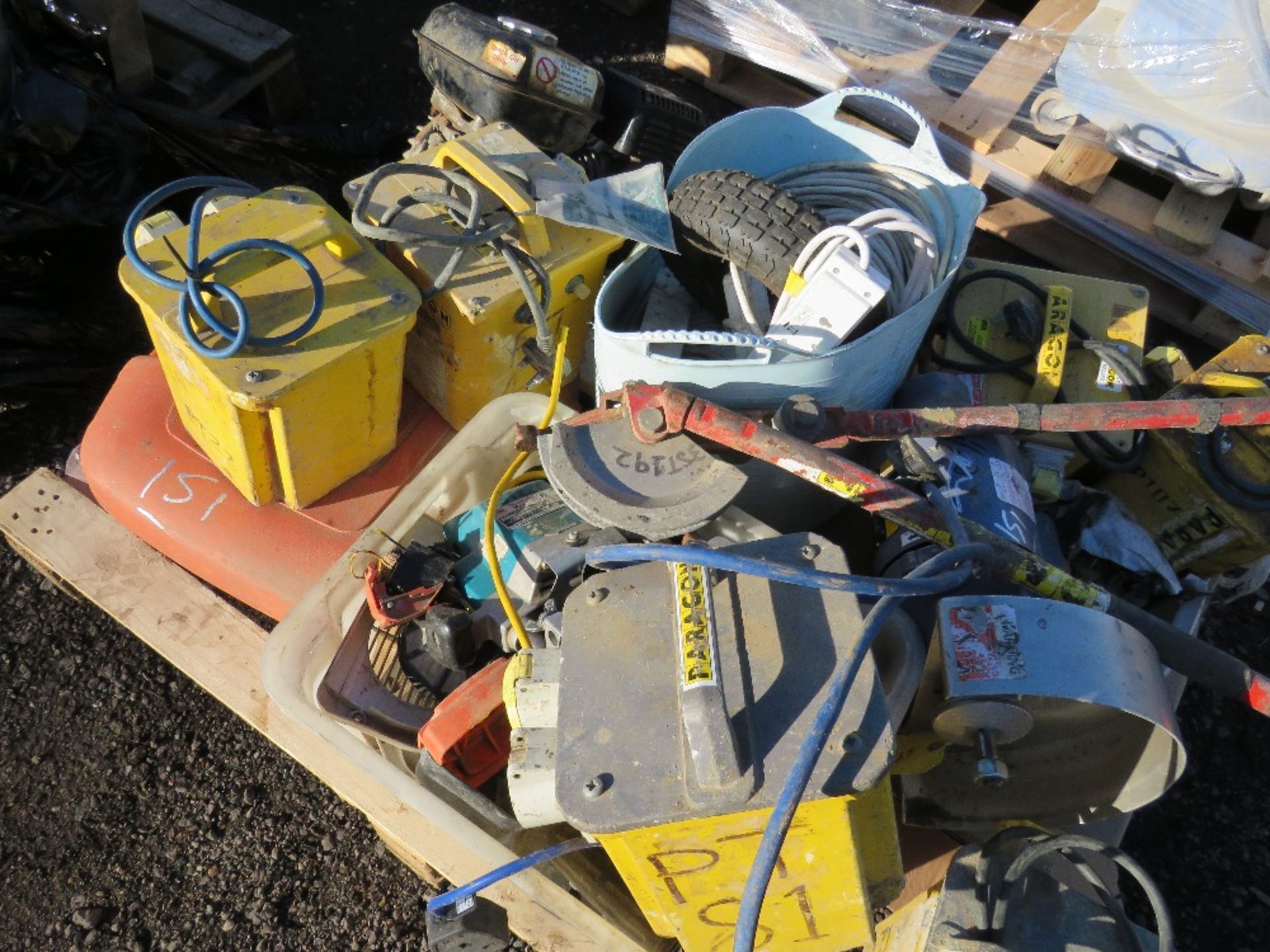 PALLET CONTAINING 6 X TRANSFORMERS PLUS AN ENGINE AND VARIOUS TOOLS AND PARTS. - Image 2 of 3