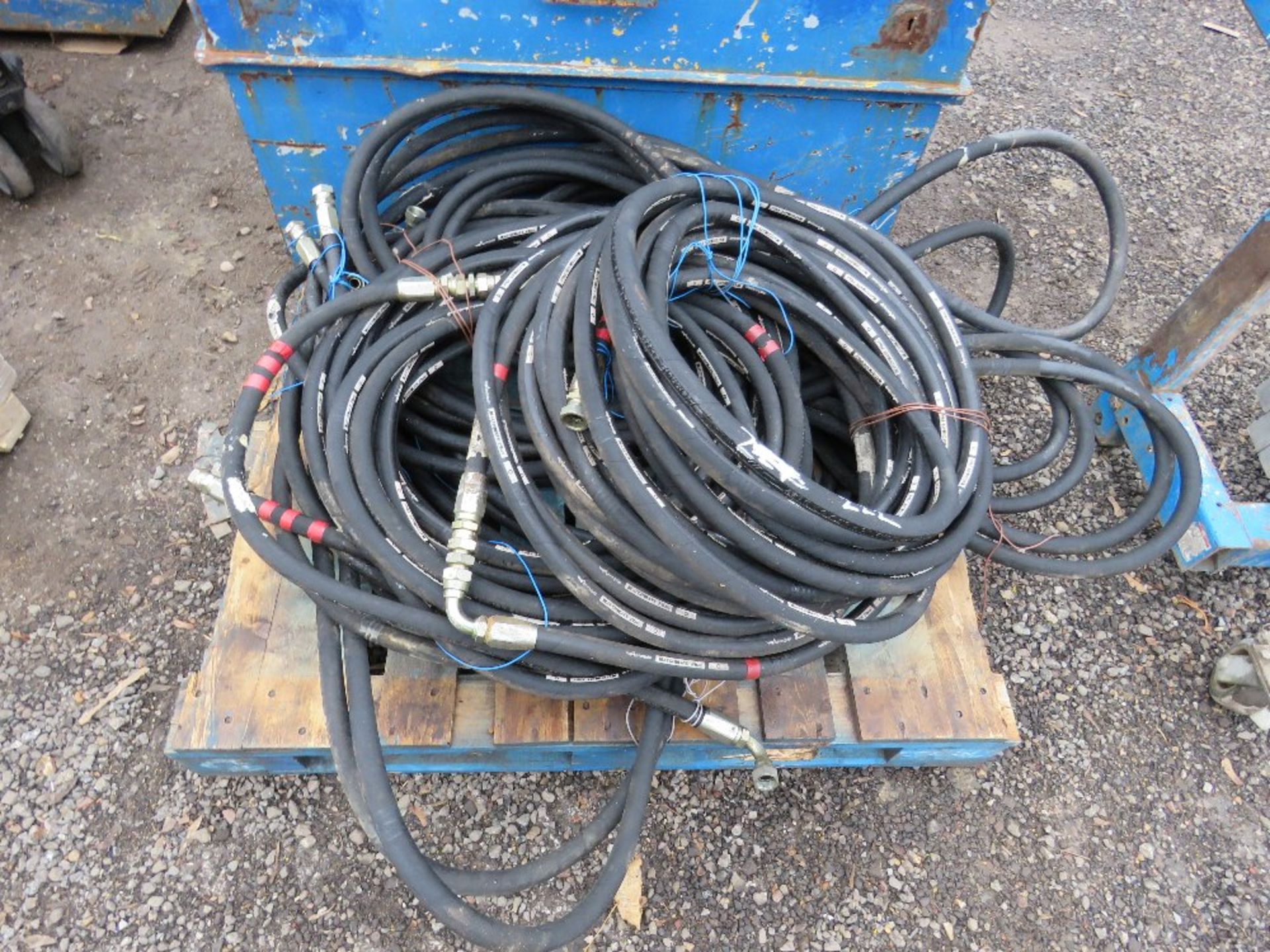 QUANTITY OF HYDRAULIC HOSES.