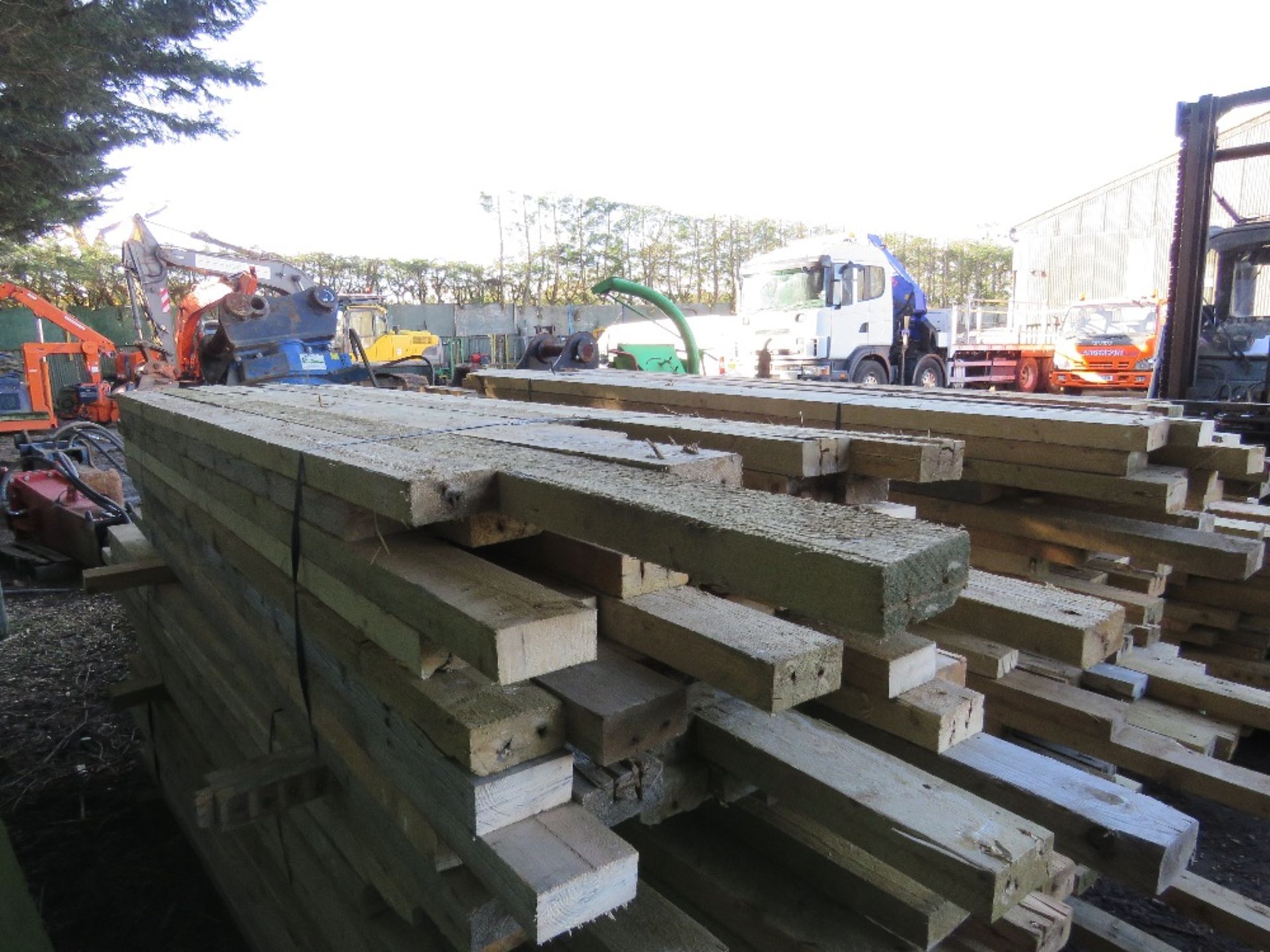 LARGE PACK OF 4" X 2" TIMBER, 8FT - 11FT LENGTHS APPROX. 63 PIECES APPROX IN THE BUNDLE. PRE USED/DE - Image 2 of 2