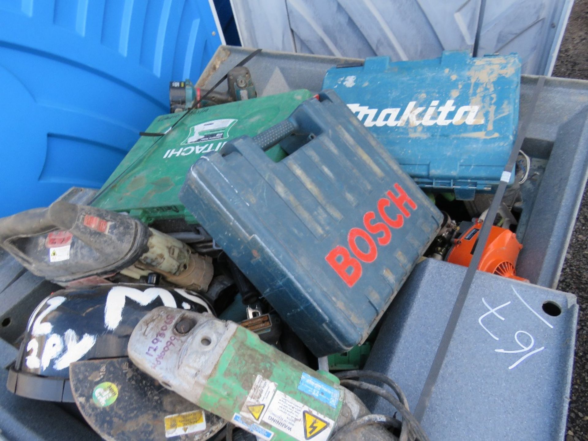 PALLET OF ASSORTED MACHINE PARTS, POWER TOOLS AND SPARES. - Image 2 of 3