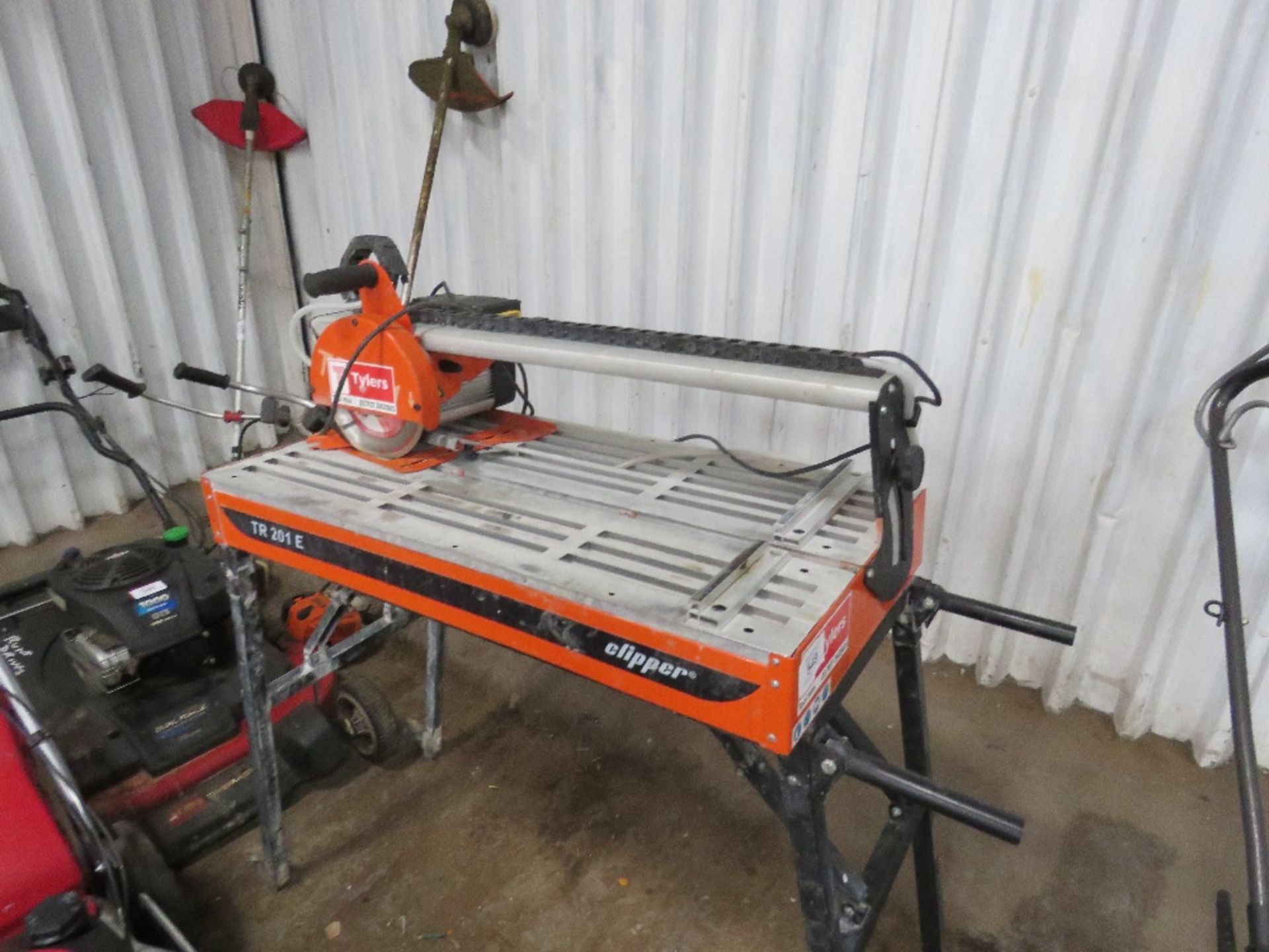 CLIPPER TR201E 110 VOLT TILE CUTTING SAW.