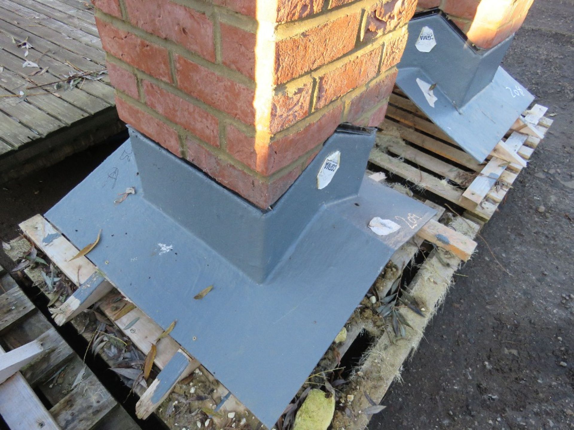 CGFMA FIBRE GLASS CHIMNEY STACK. GRP CENTRE AND BASE WITH REAL BRICK FACING. BELIEVED TO BE 25 DEGRE - Image 3 of 3