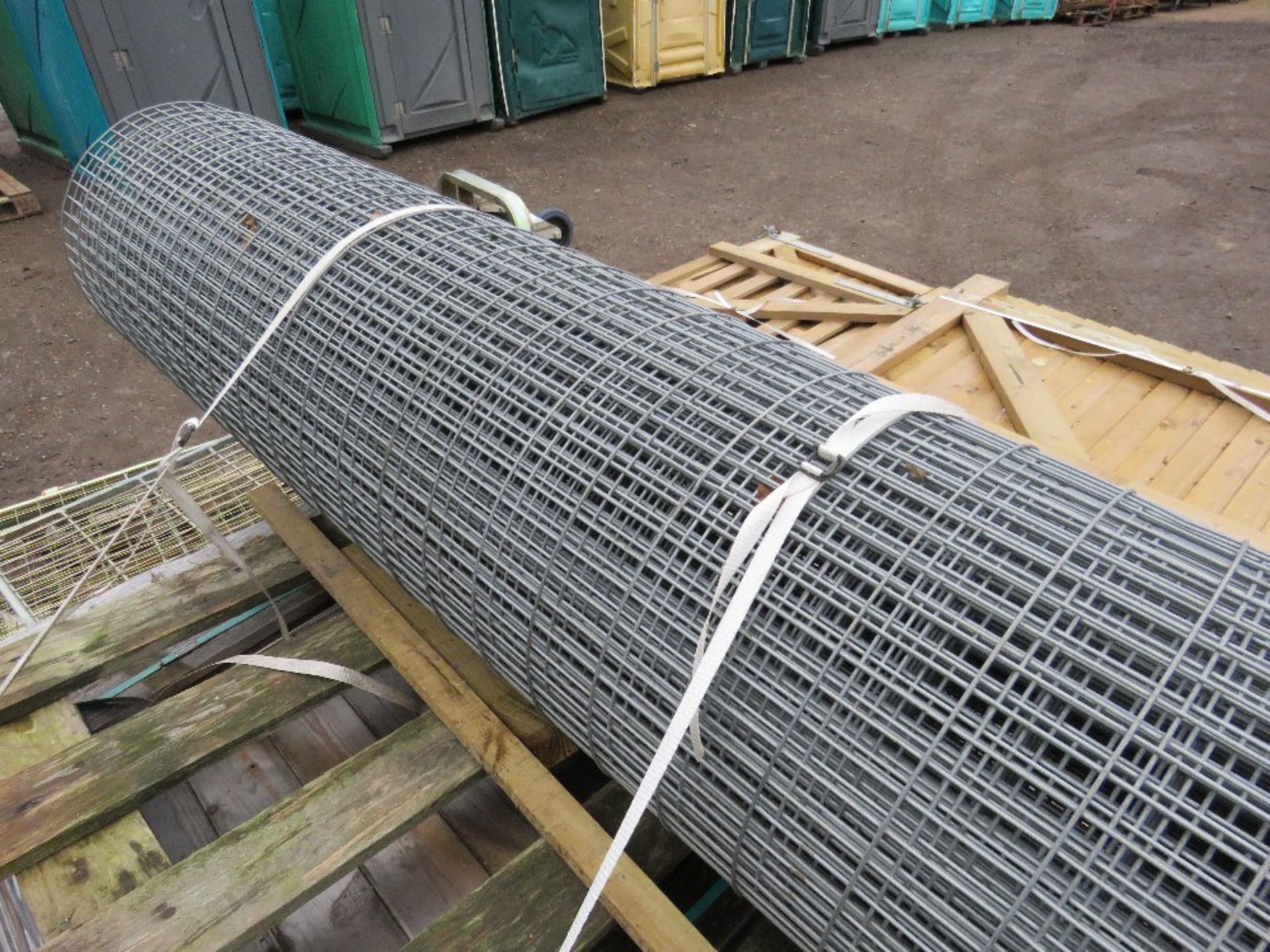 ROLL OF GALVANISED MESH FENCING 6FT HEIGHT APPROX. - Image 3 of 3