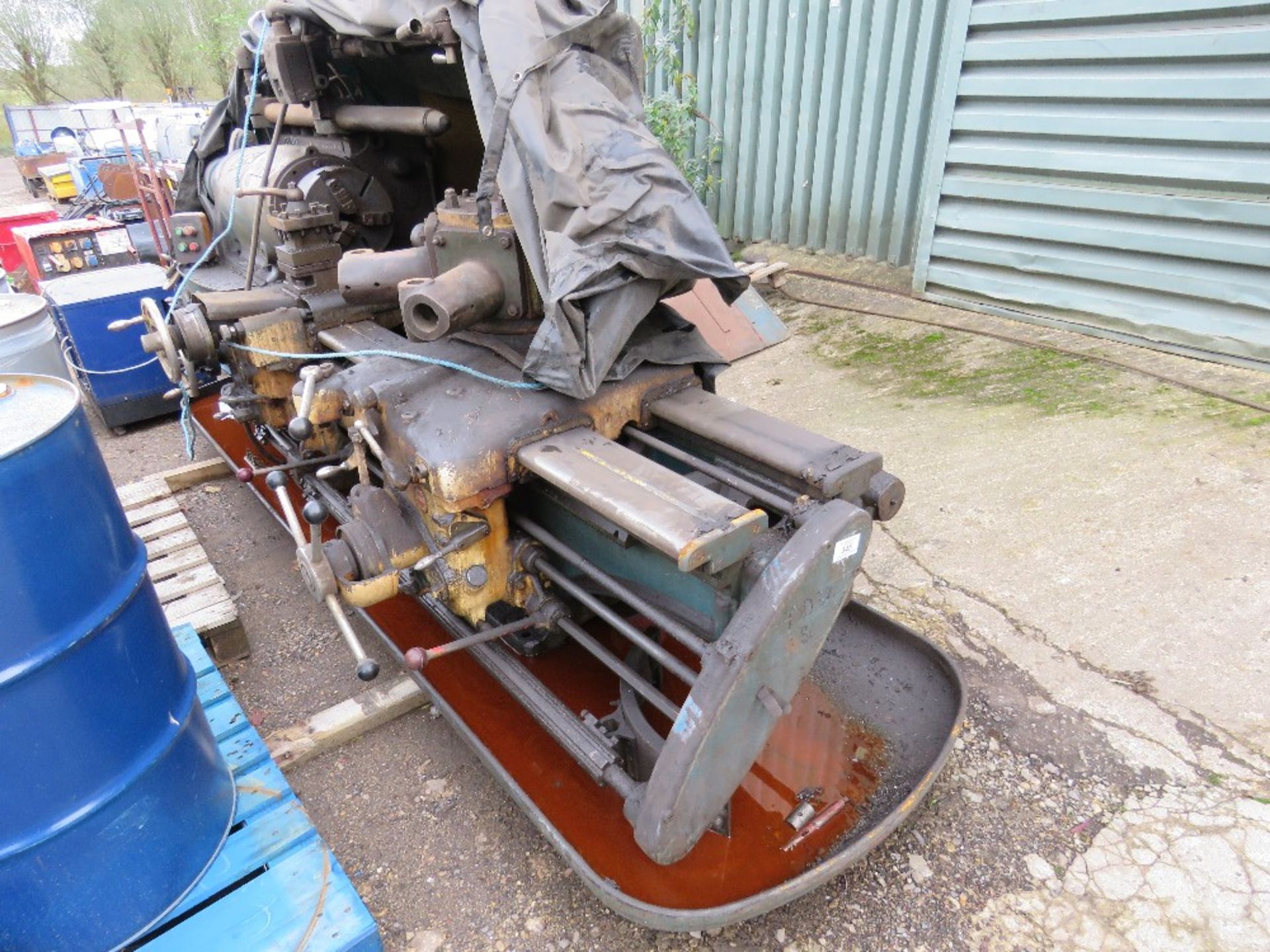 LARGE SIZED WORKSHOP LATHE, 5TONNE APPROX TOTAL WEIGHT. 11FT LENGTH APPROX.