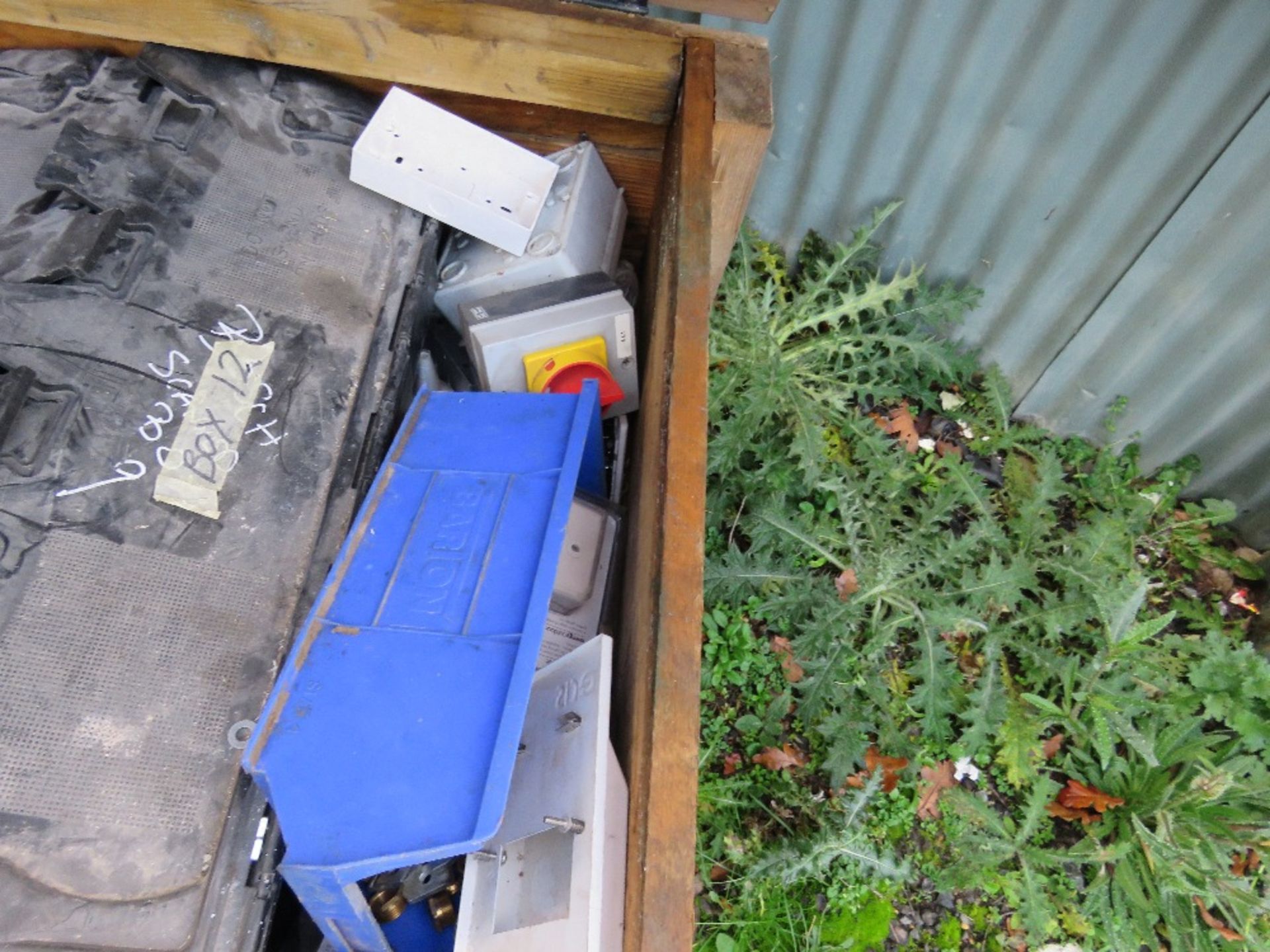 LARGE WOODEN STILLAGE BOX CONTAINING ELECTRICAL SWITCHGEAR ETC. - Image 4 of 6